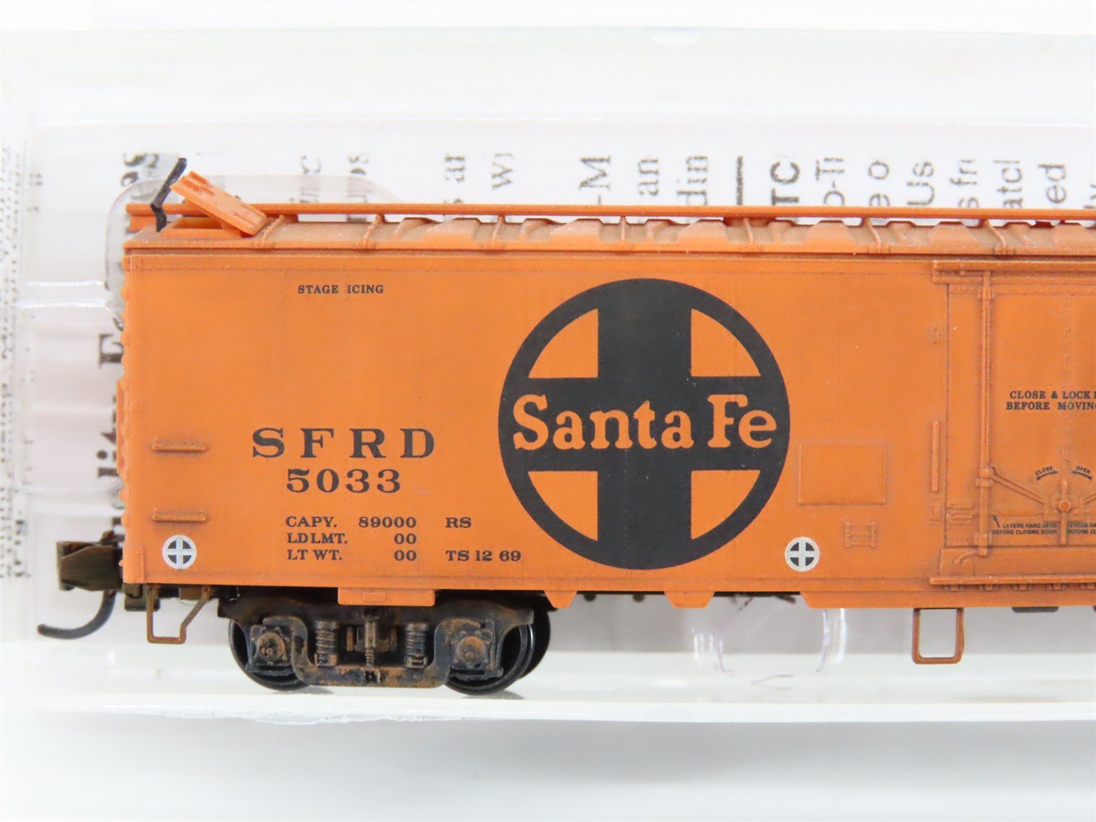 N Scale Micro-Trains MTL 52050 SFRD Santa Fe 52' Reefer #5033 Weathered