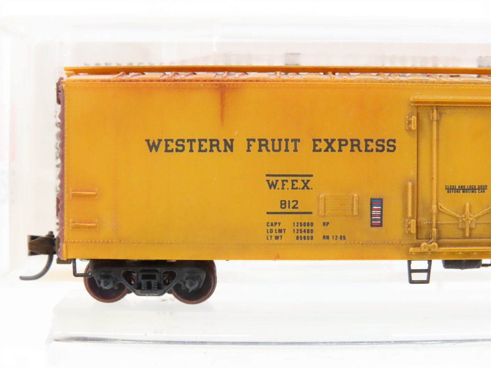 N Scale Micro-Trains MTL 69010/1 WFEX Western Fruit 51' Reefer #812 Weathered