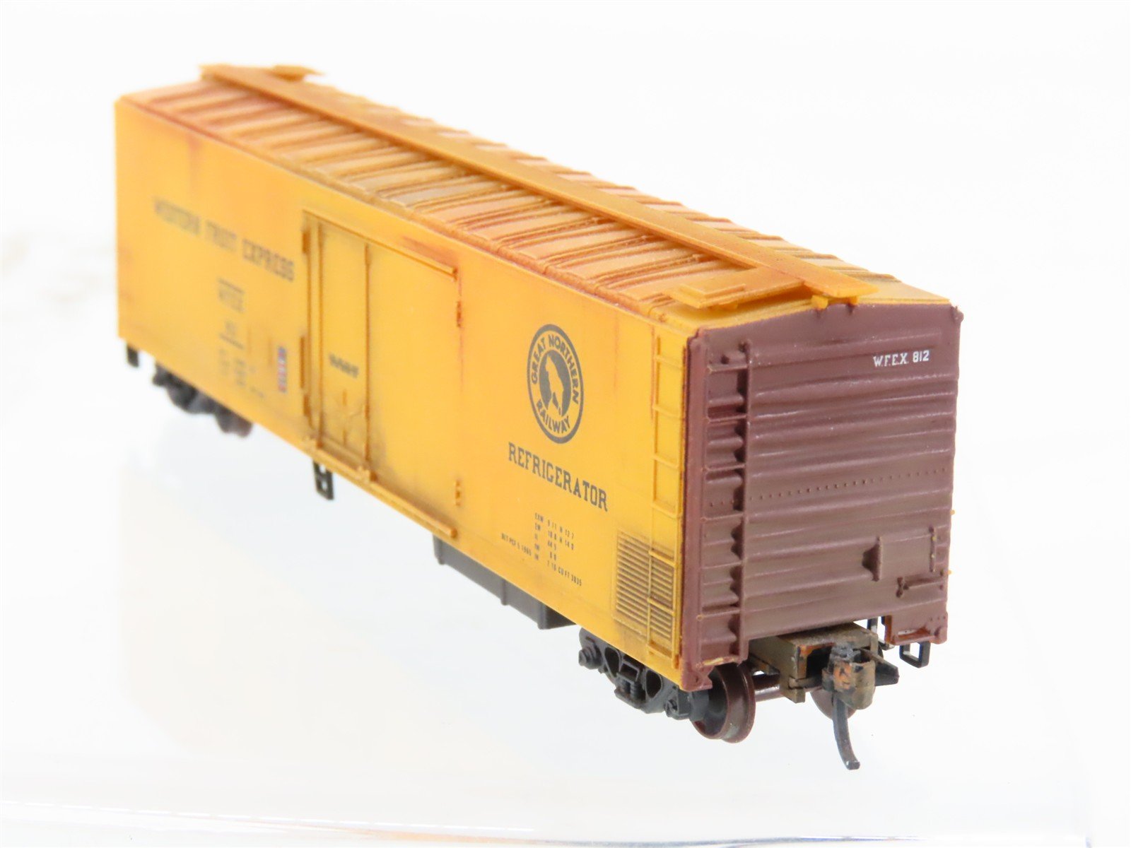 N Scale Micro-Trains MTL 69010/1 WFEX Western Fruit 51' Reefer #812 Weathered