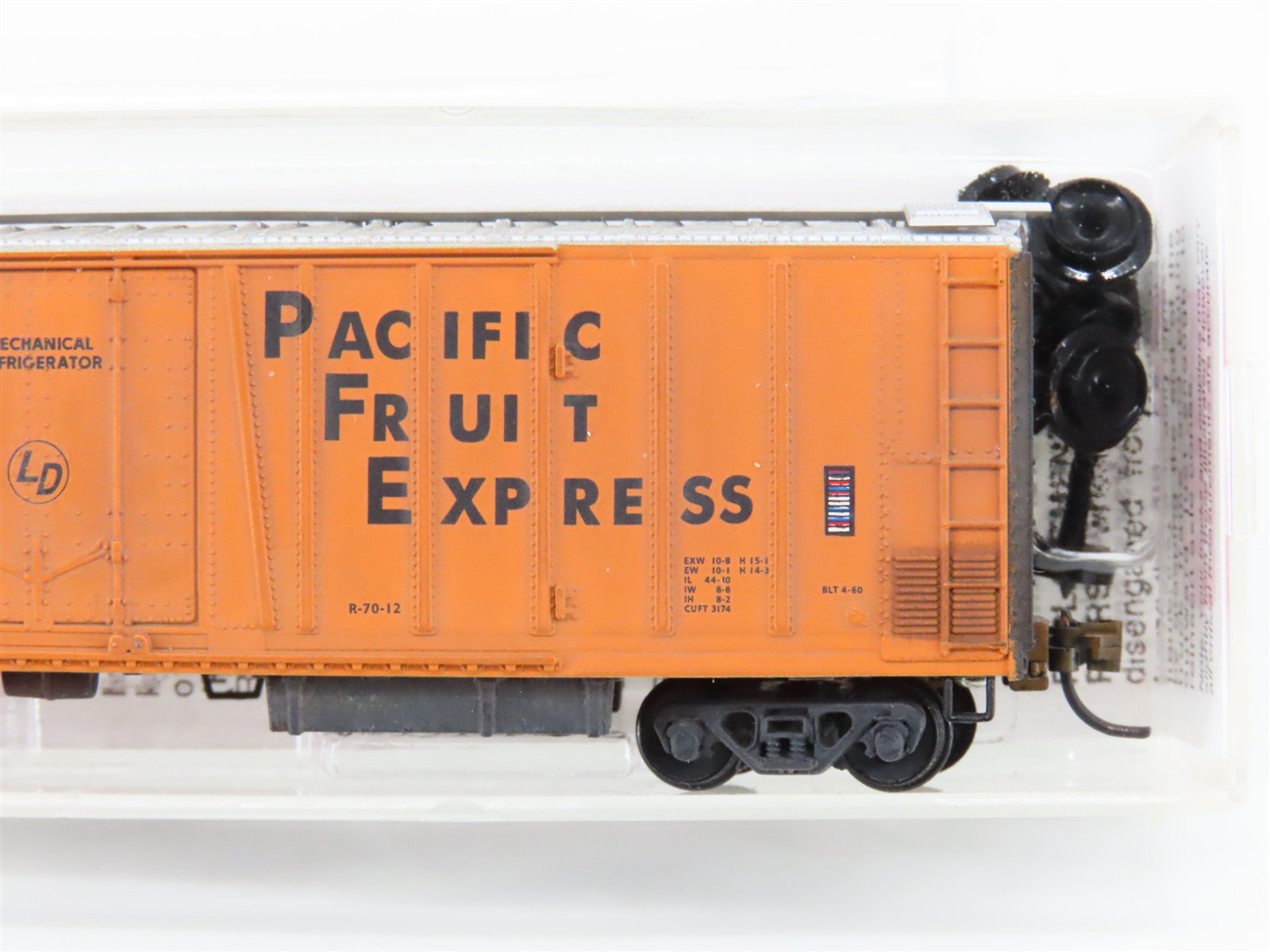N Scale Micro-Trains MTL 70010 PFE Pacific Fruit 51' Reefer #302113 Weathered