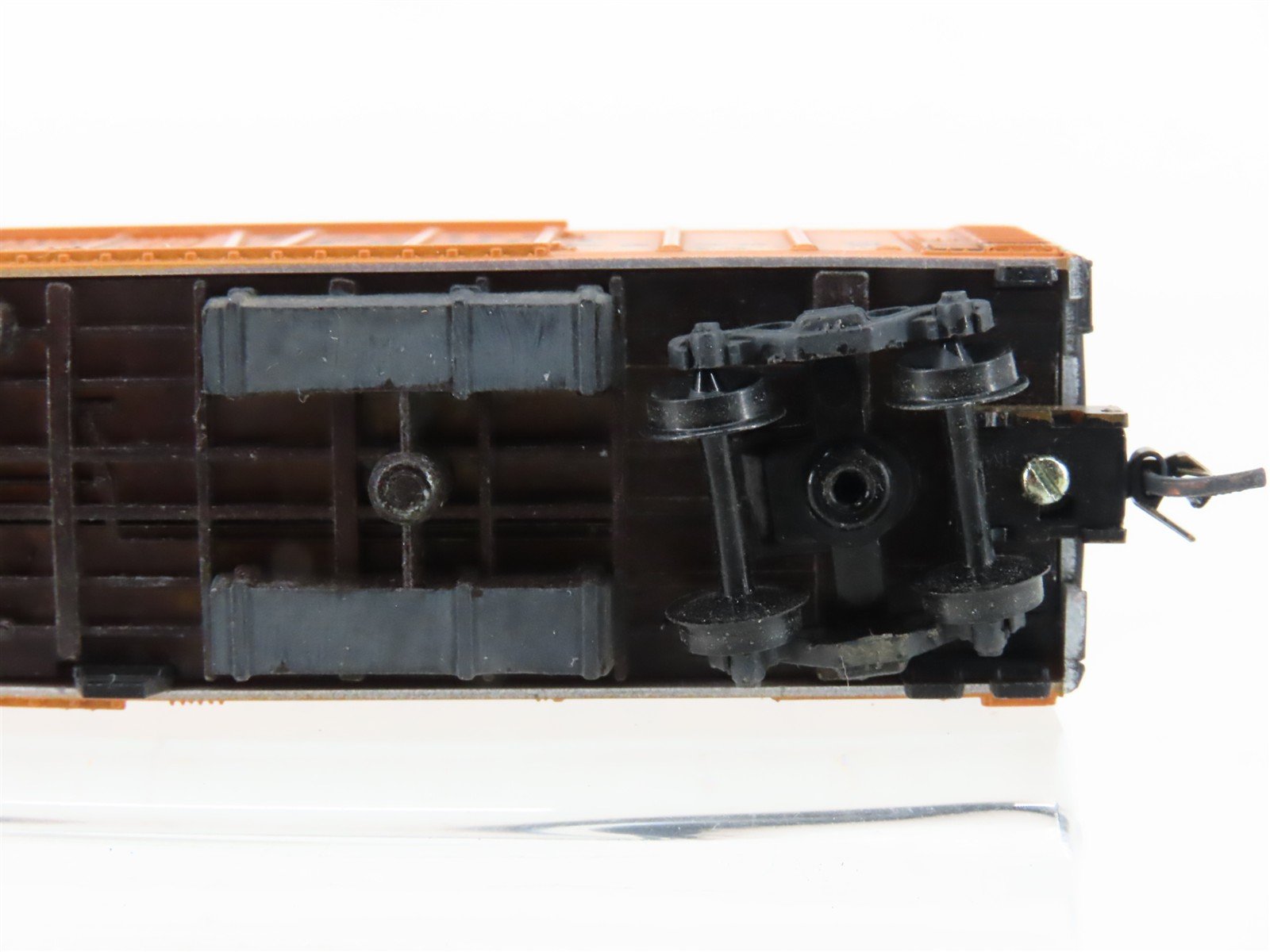 N Scale Micro-Trains MTL 70010 PFE Pacific Fruit 51' Reefer #302113 Weathered