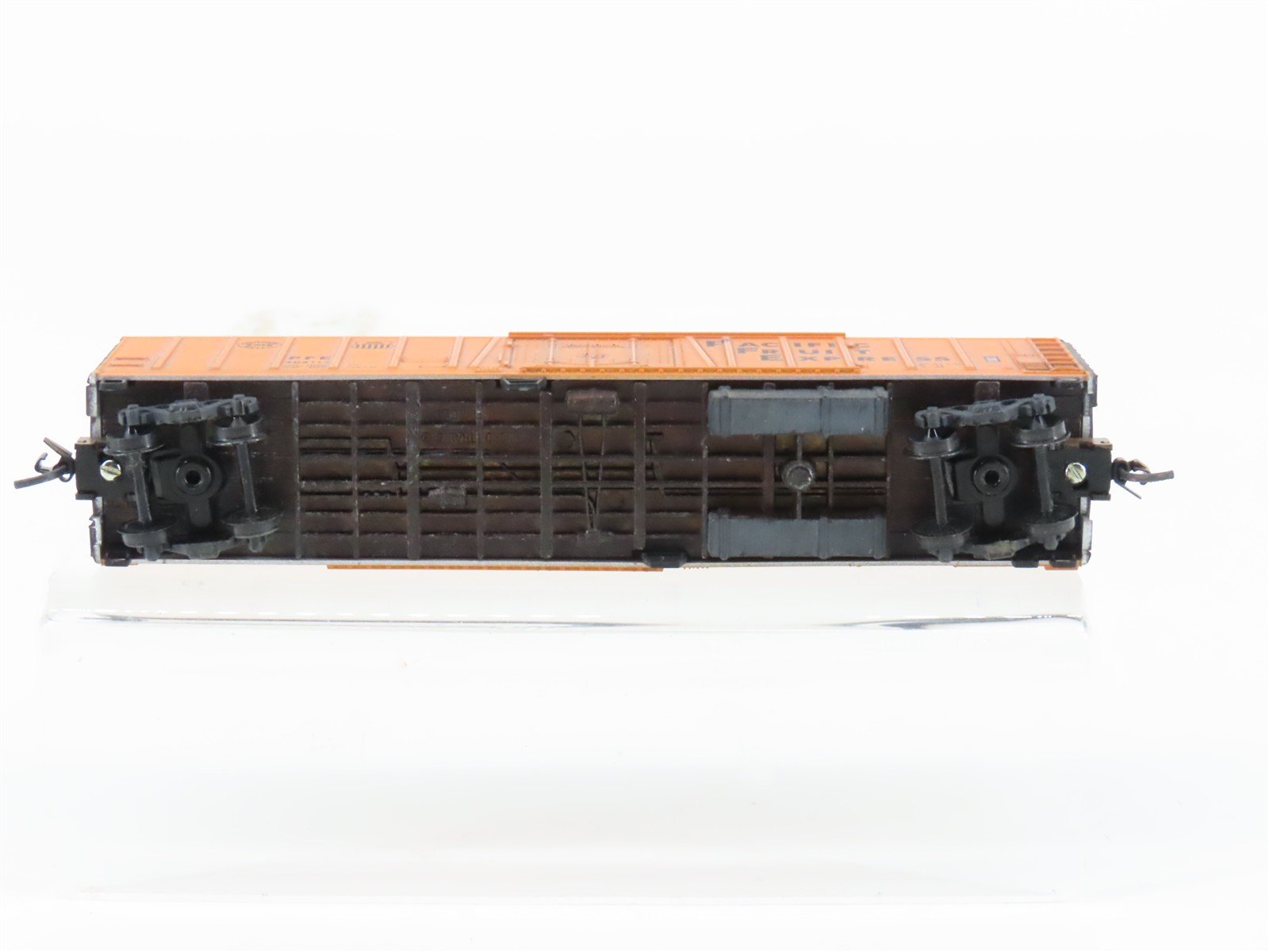 N Scale Micro-Trains MTL 70010 PFE Pacific Fruit 51' Reefer #302113 Weathered