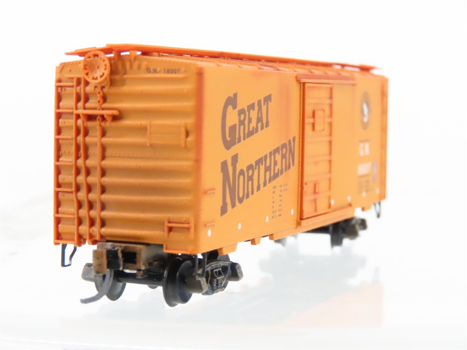 N Scale Micro-Trains MTL 20416 GN Great Northern 40' Boxcar #18007 Weathered
