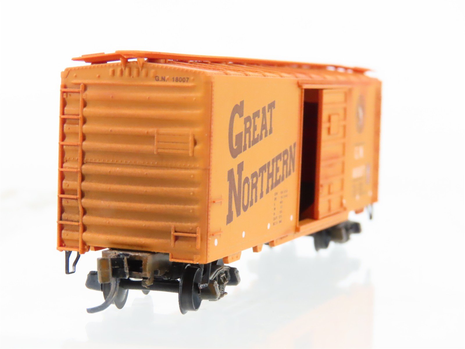 N Scale Micro-Trains MTL 20416 GN Great Northern 40' Boxcar #18007 Weathered