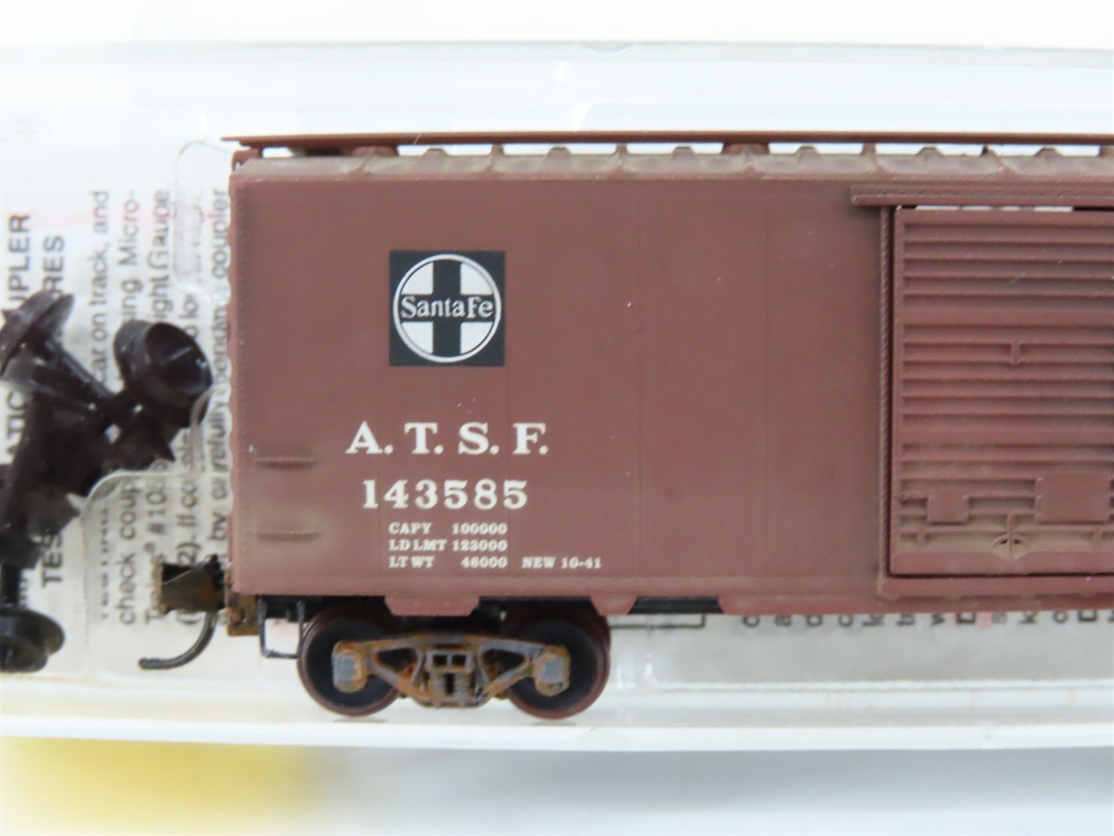 N Scale Micro-Trains MTL 20060 ATSF Santa Fe 40' Boxcar #143585 Weathered