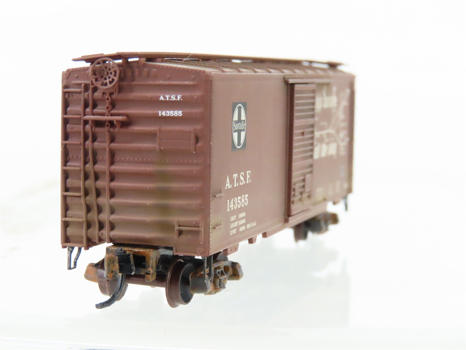 N Scale Micro-Trains MTL 20060 ATSF Santa Fe 40' Boxcar #143585 Weathered