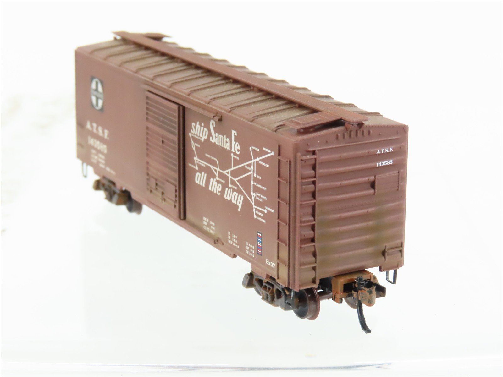 N Scale Micro-Trains MTL 20060 ATSF Santa Fe 40' Boxcar #143585 Weathered