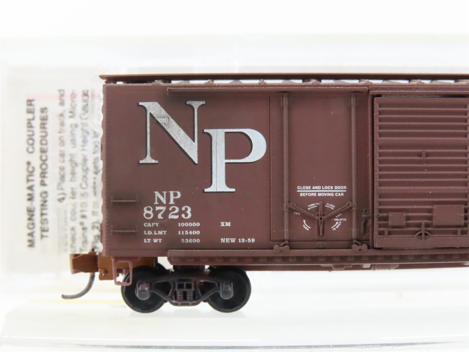 N Scale Micro-Trains MTL 22040 NP Northern Pacific 40' Boxcar #8723 Weathered