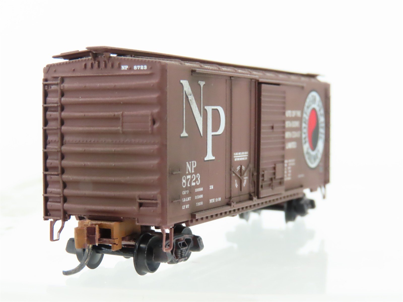N Scale Micro-Trains MTL 22040 NP Northern Pacific 40' Boxcar #8723 Weathered