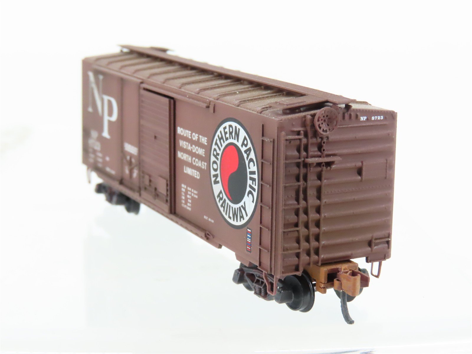 N Scale Micro-Trains MTL 22040 NP Northern Pacific 40' Boxcar #8723 Weathered