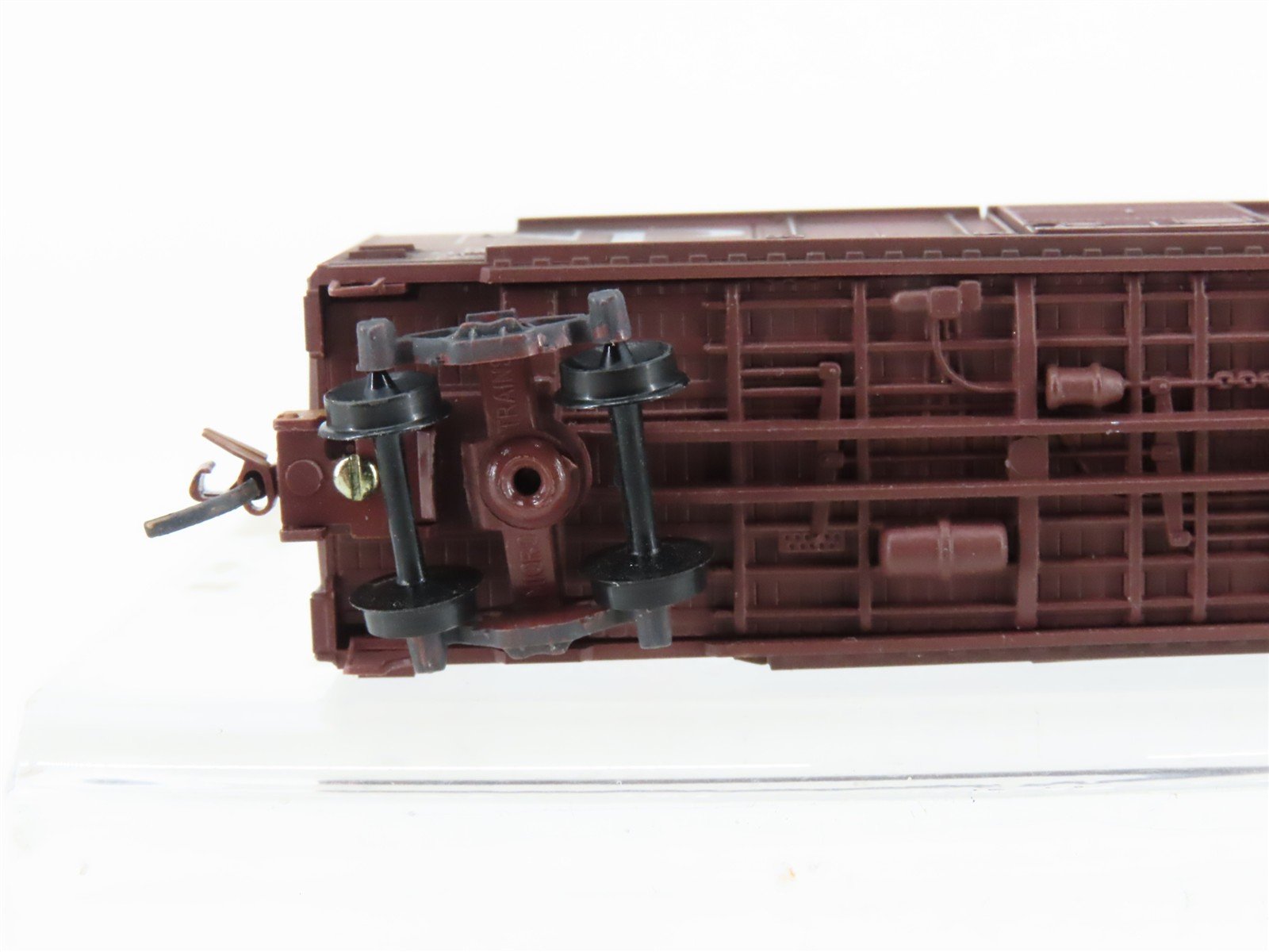 N Scale Micro-Trains MTL 22040 NP Northern Pacific 40' Boxcar #8723 Weathered