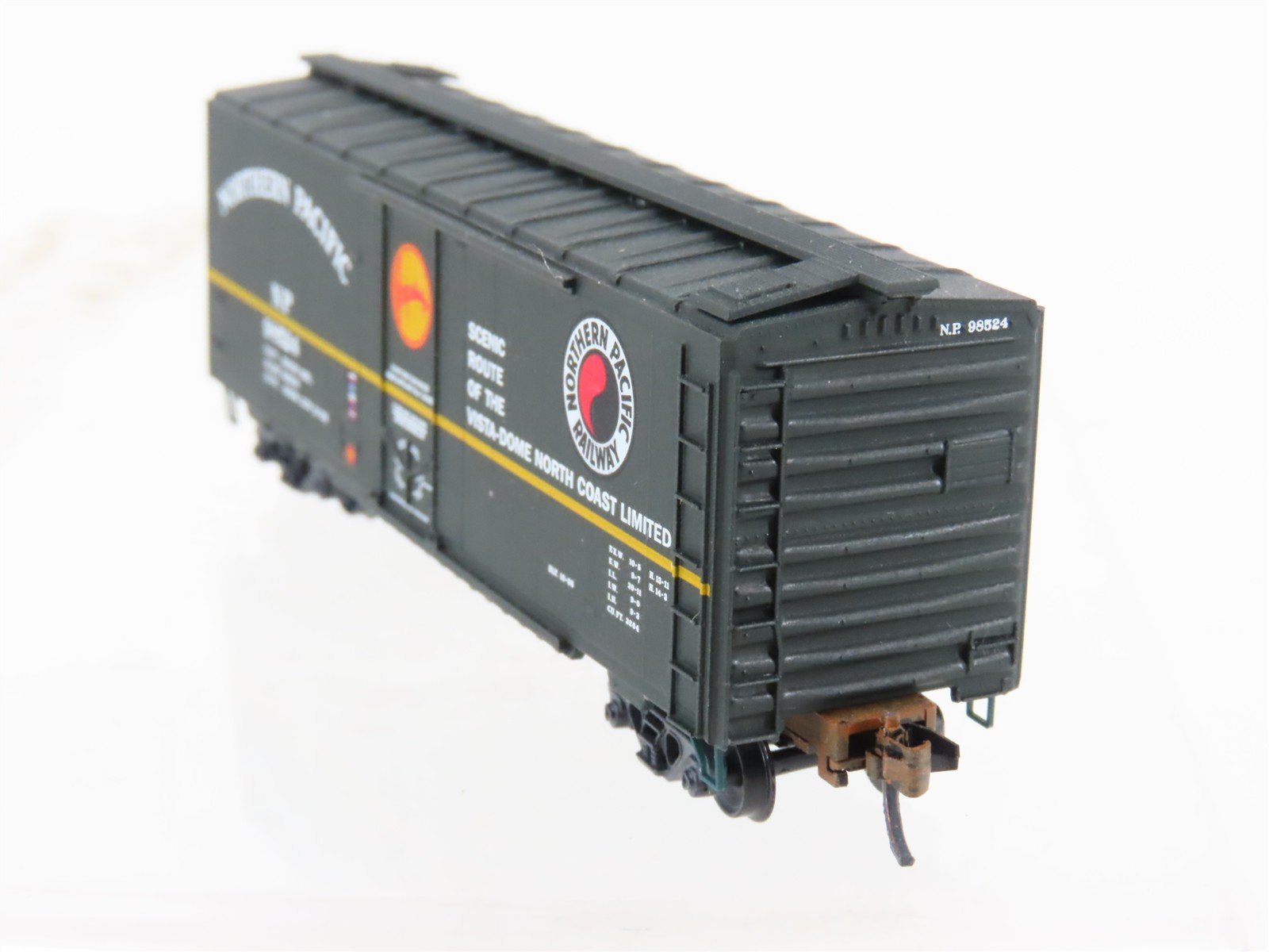 N Micro-Trains MTL 02100170 NP Northern Pacific 40' Boxcar #98524 Weathered