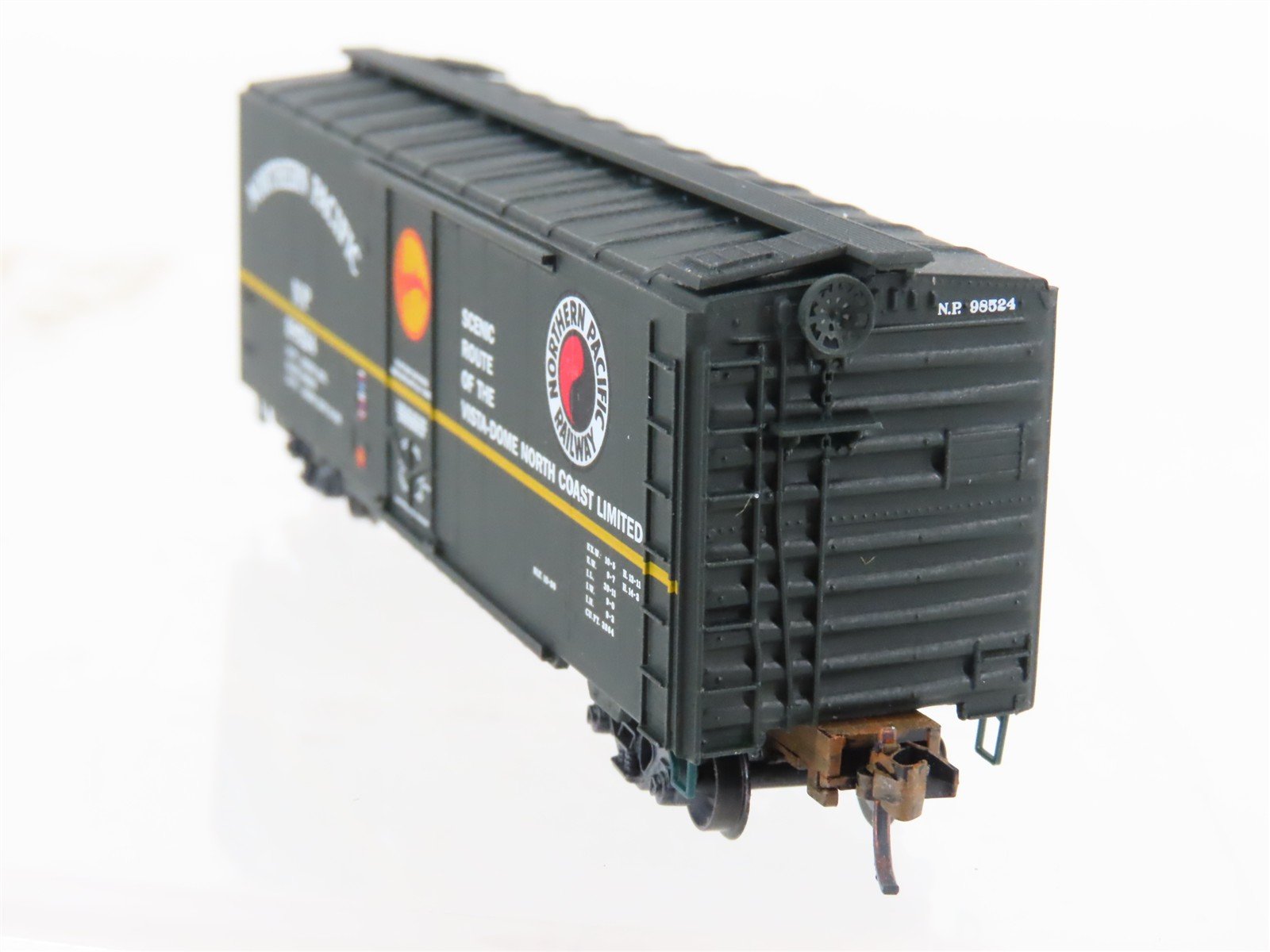 N Micro-Trains MTL 02100170 NP Northern Pacific 40' Boxcar #98524 Weathered