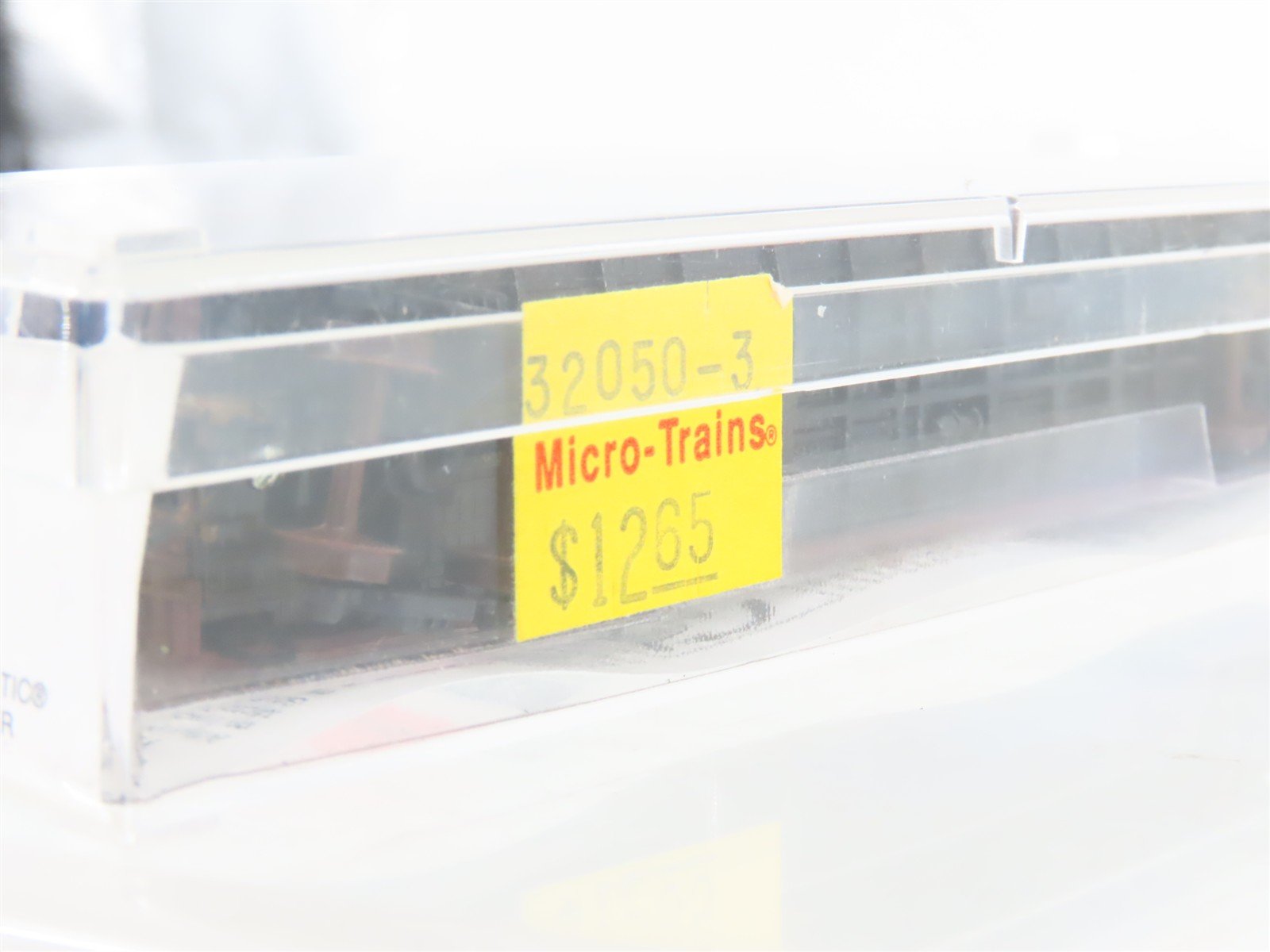 N Scale Micro-Trains MTL 32050/3 SFRB Santa Fe 50' Boxcar #6372 Weathered