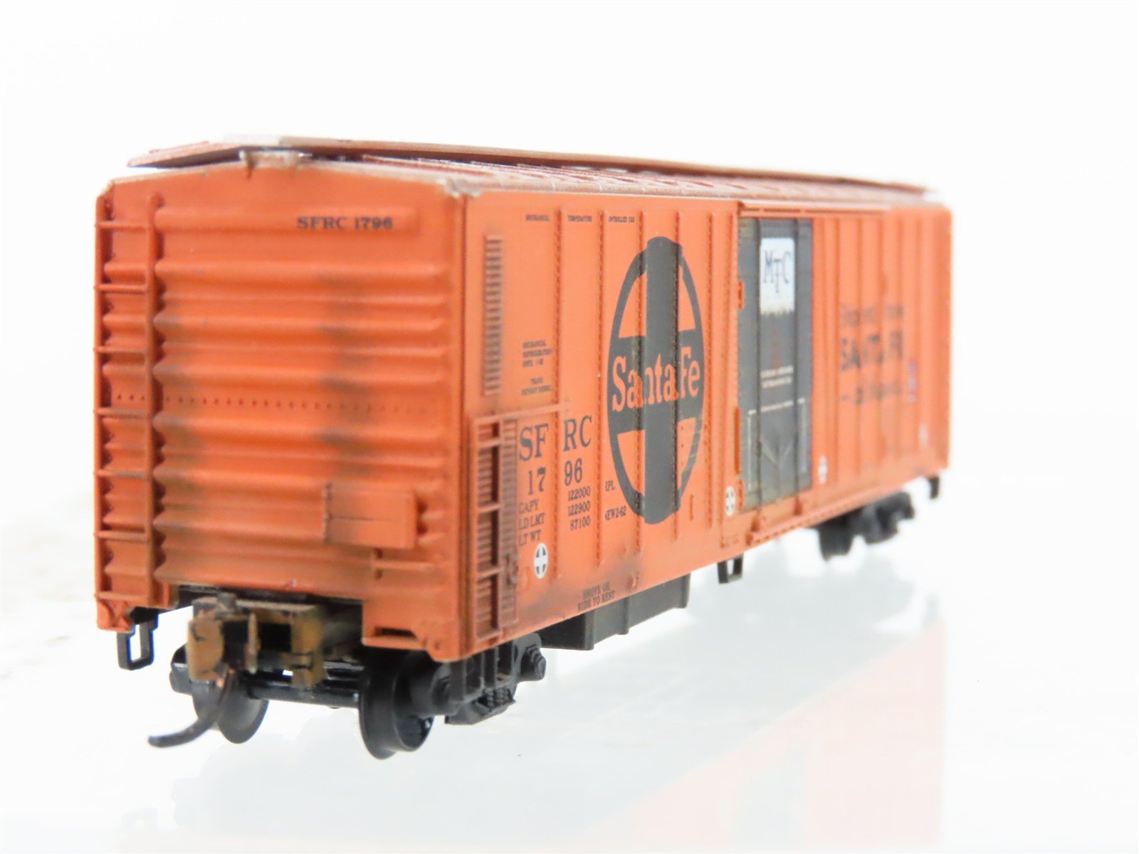 N Scale Micro-Trains MTL 70070 SFRC Santa Fe 51' Mech Reefer #1796 Weathered