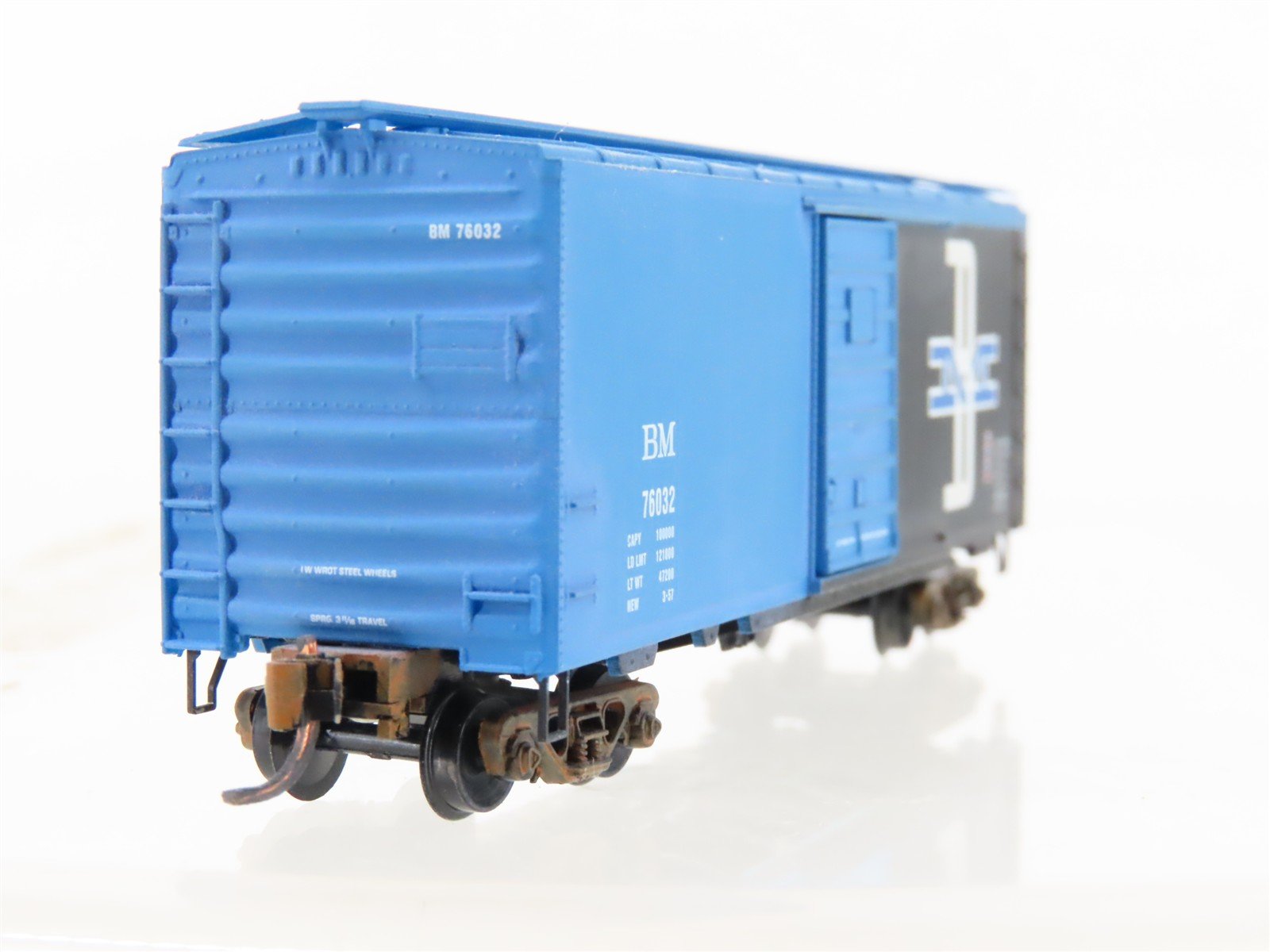 N Scale Micro-Trains MTL 02000696 B&M Boston & Maine 40' Boxcar #1796 Weathered