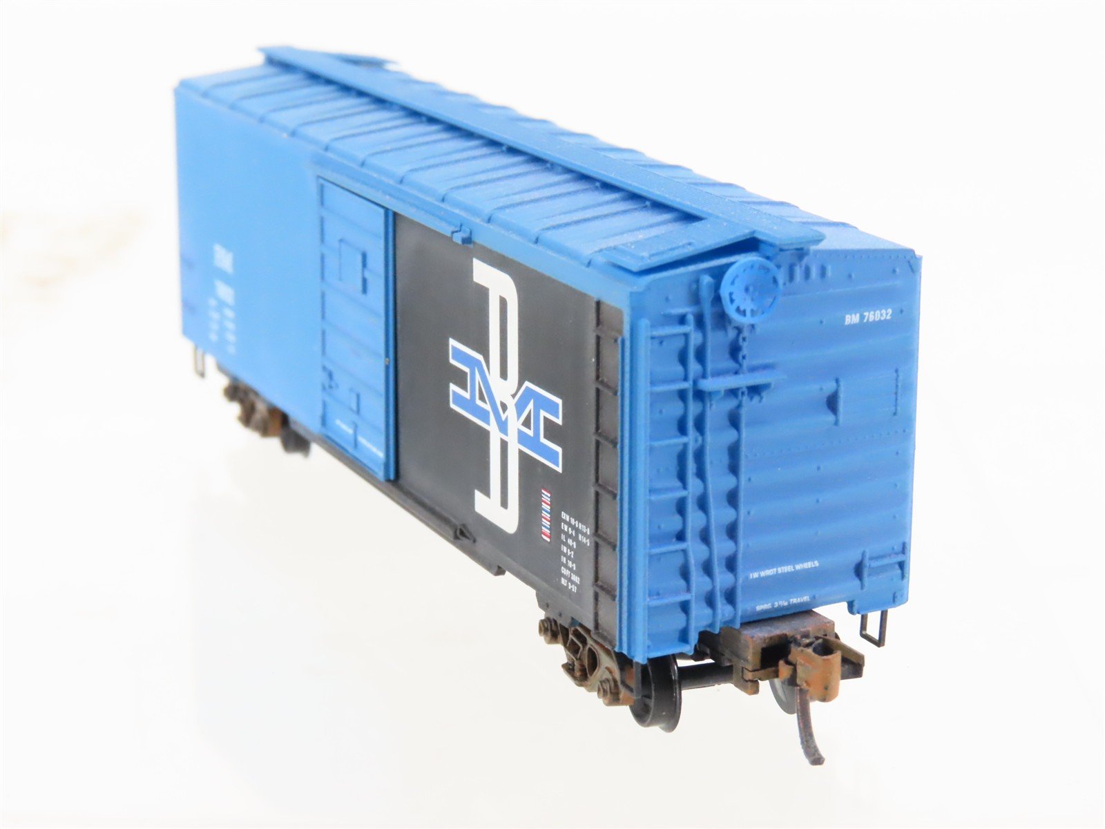 N Scale Micro-Trains MTL 02000696 B&M Boston & Maine 40' Boxcar #1796 Weathered