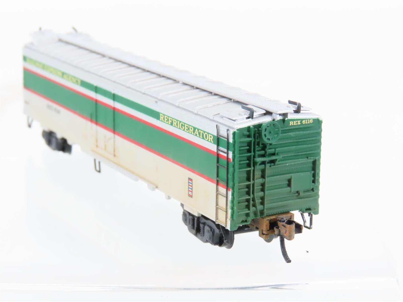 N Scale Micro-Trains MTL 52080 REX Railway Express 52' Reefer #6116 Weathered
