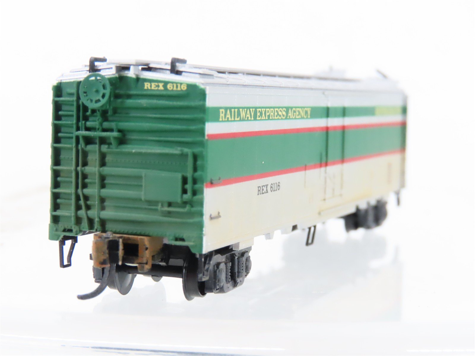 N Scale Micro-Trains MTL 52080 REX Railway Express 52' Reefer #6116 Weathered