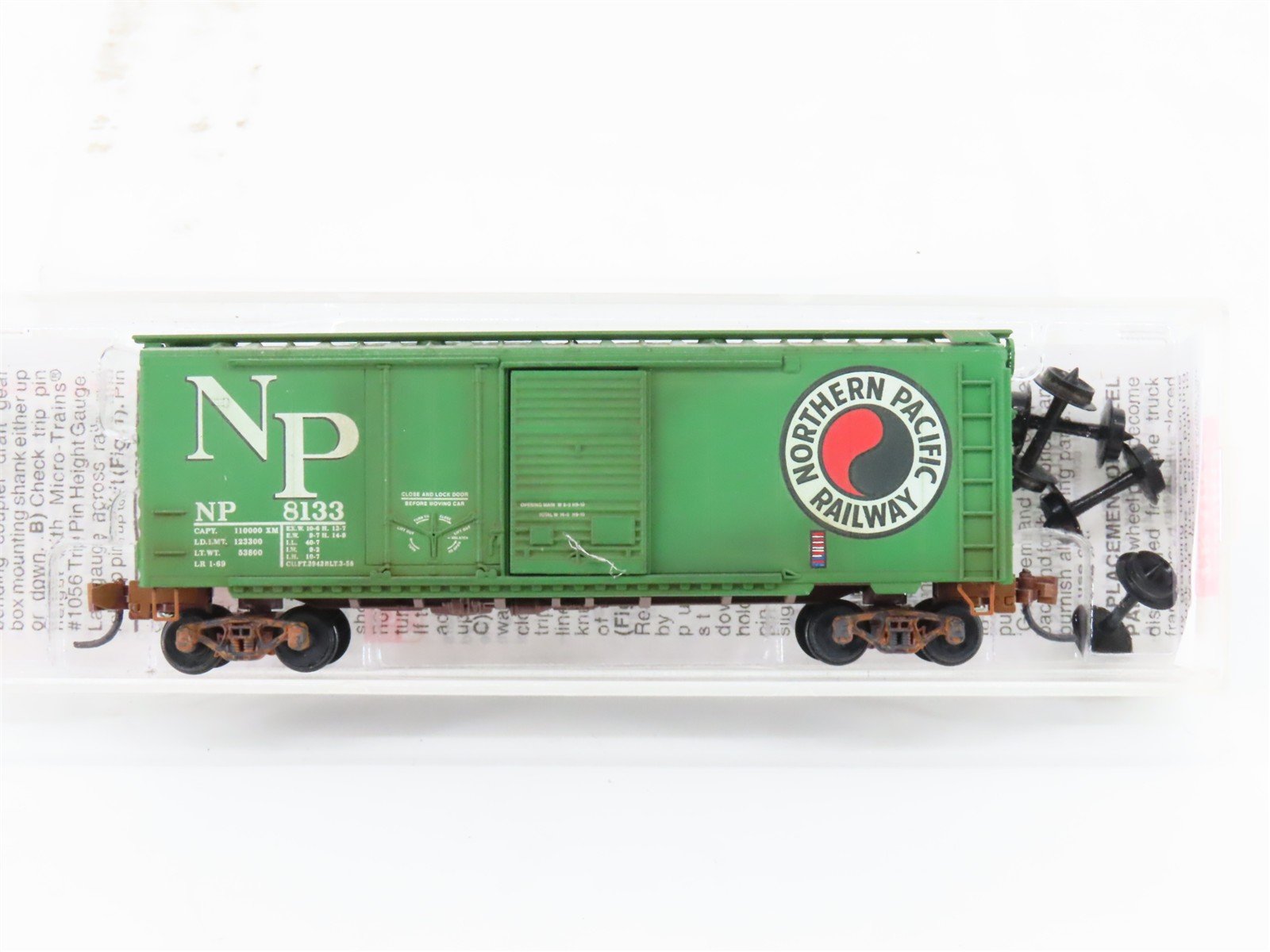 N Scale Micro-Trains MTL 22090 NP Northern Pacific 40' Boxcar #8133 Weathered