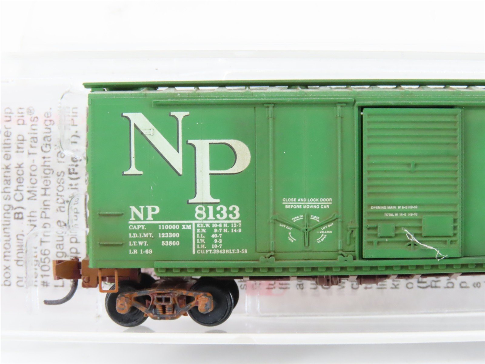 N Scale Micro-Trains MTL 22090 NP Northern Pacific 40' Boxcar #8133 Weathered