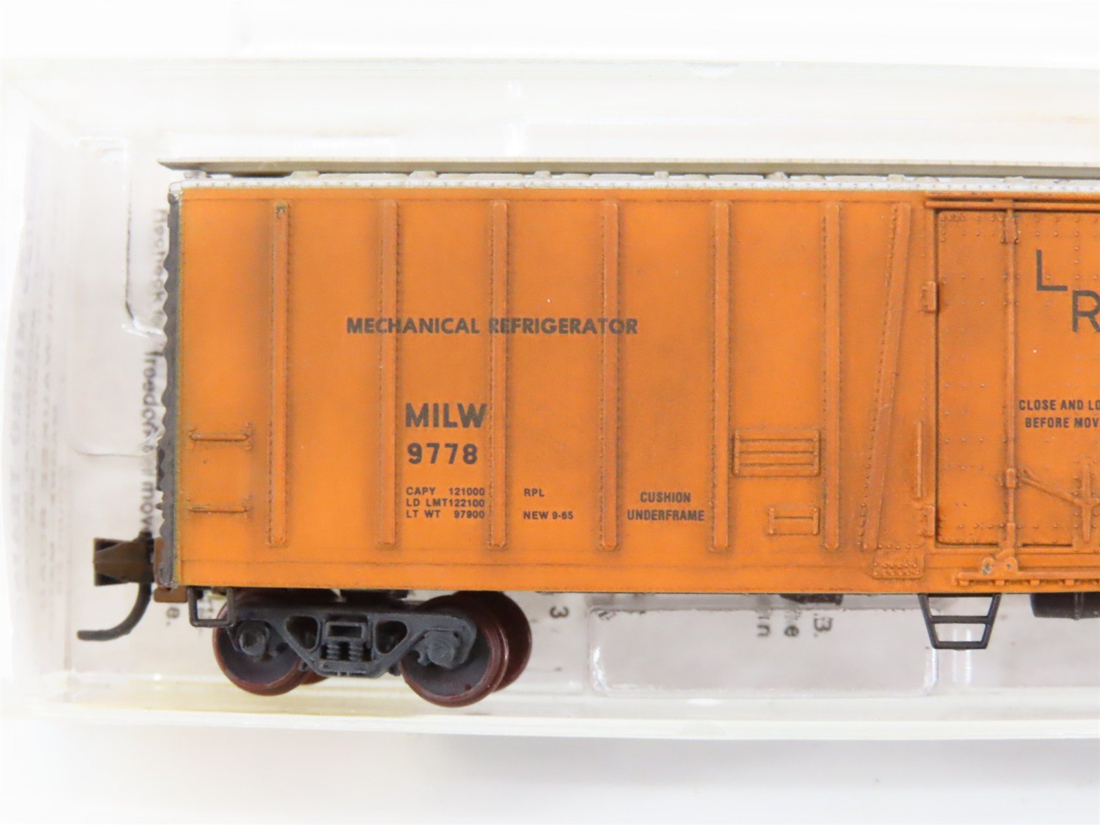 N Scale Micro-Trains/Kadee 70040 MILW Milwaukee Road 51' Reefer #9778 Weathered