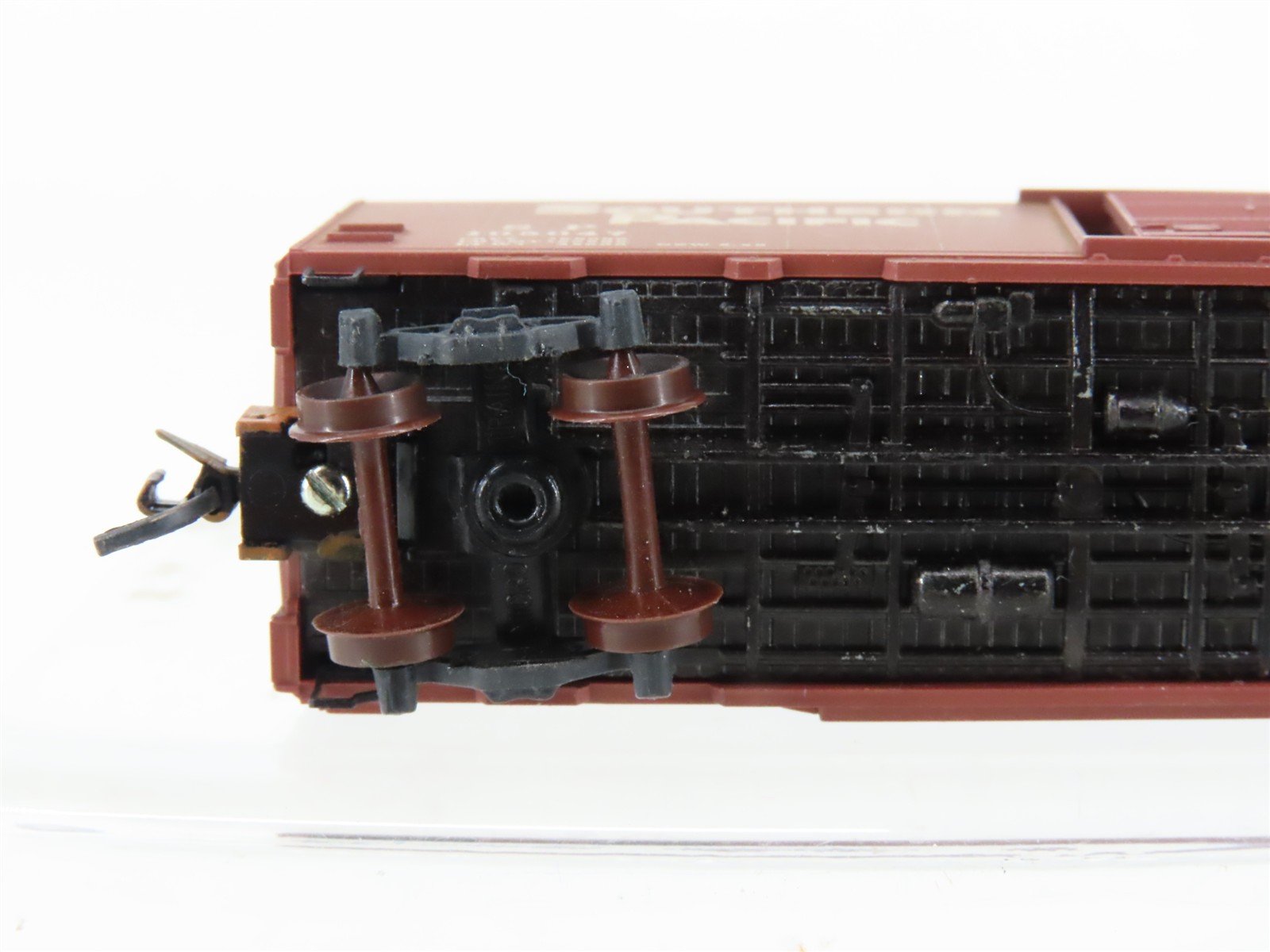 N Scale Micro-Trains MTL 20080 SP Southern Pacific 40' Boxcar #105047 Weathered