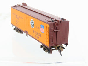 N Micro-Trains/Kadee 47060 PFE Pacific Fruit 40' Reefer #18967 Weathered