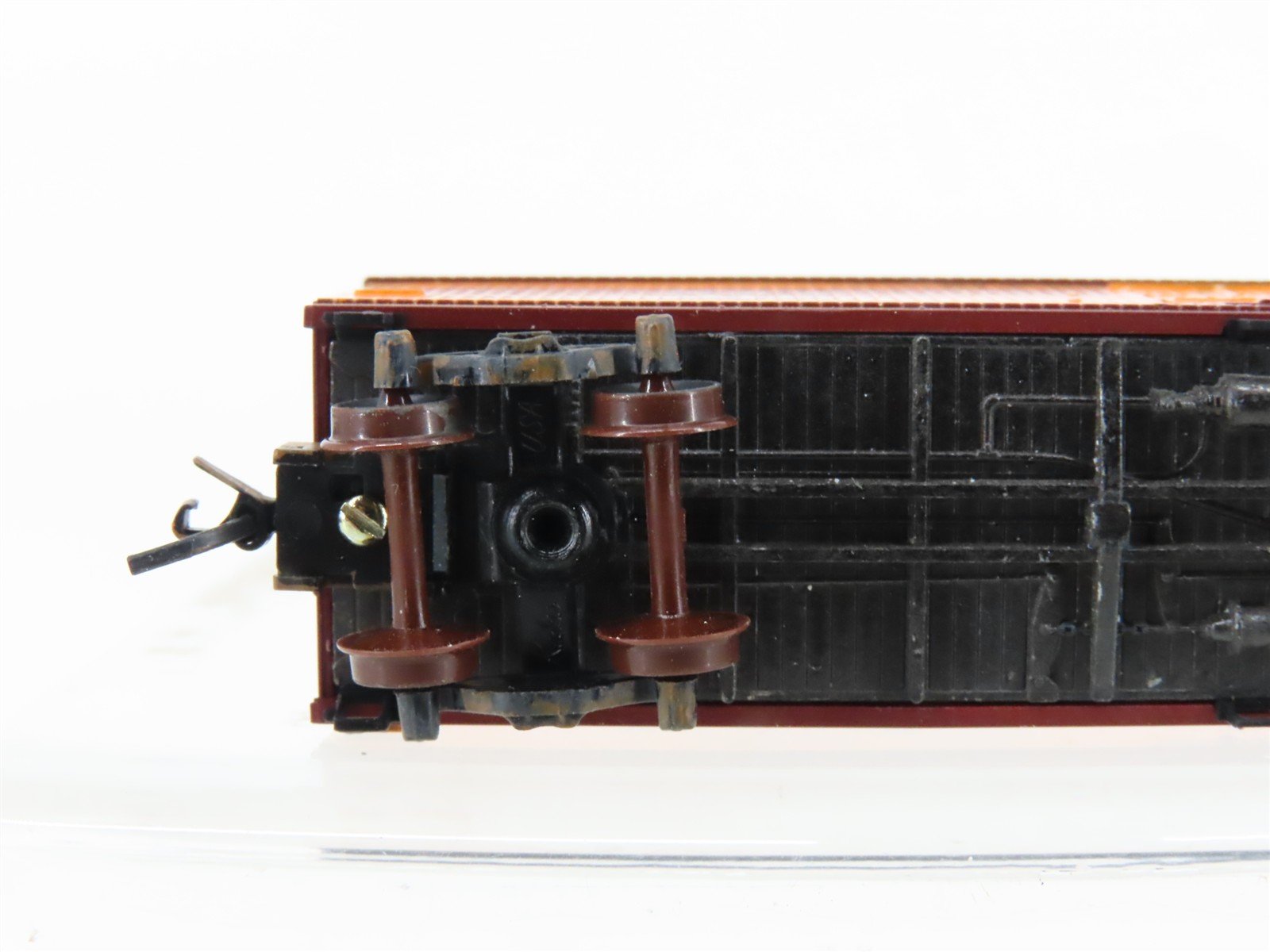N Micro-Trains/Kadee 47060 PFE Pacific Fruit 40' Reefer #18967 Weathered