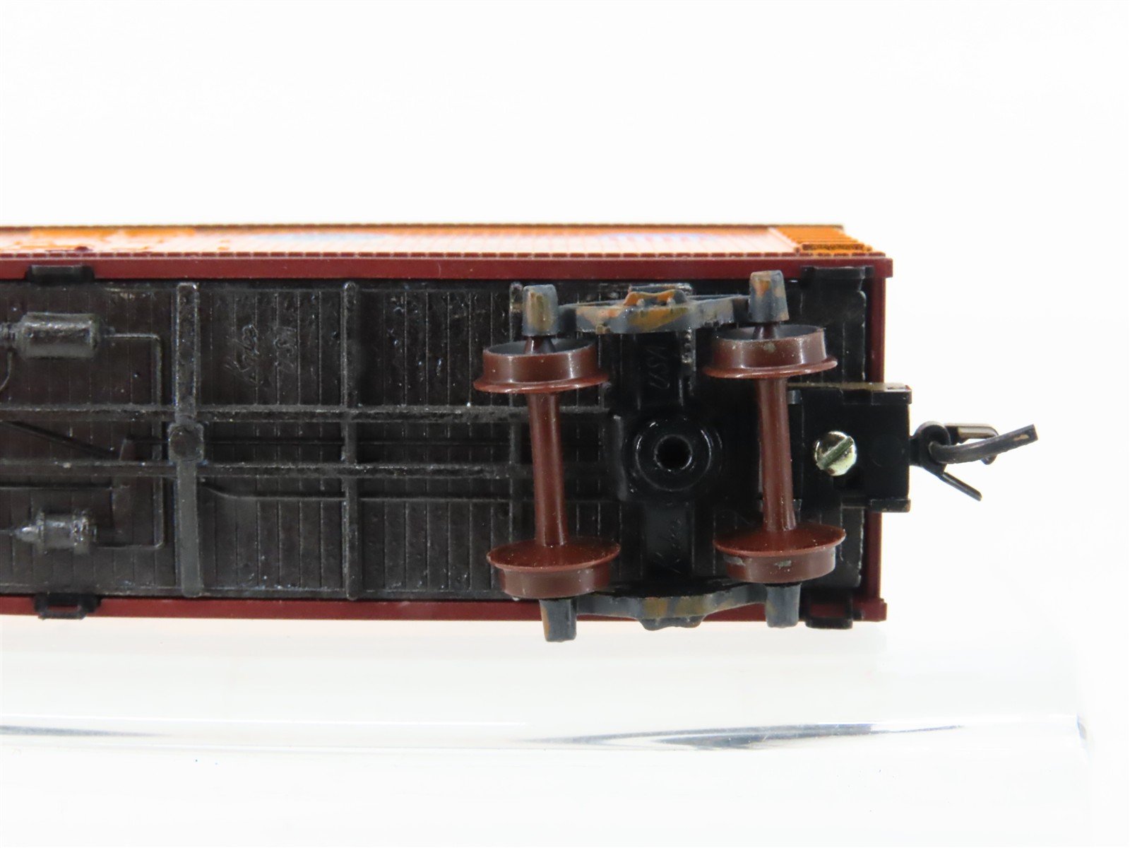 N Micro-Trains/Kadee 47060 PFE Pacific Fruit 40' Reefer #18967 Weathered