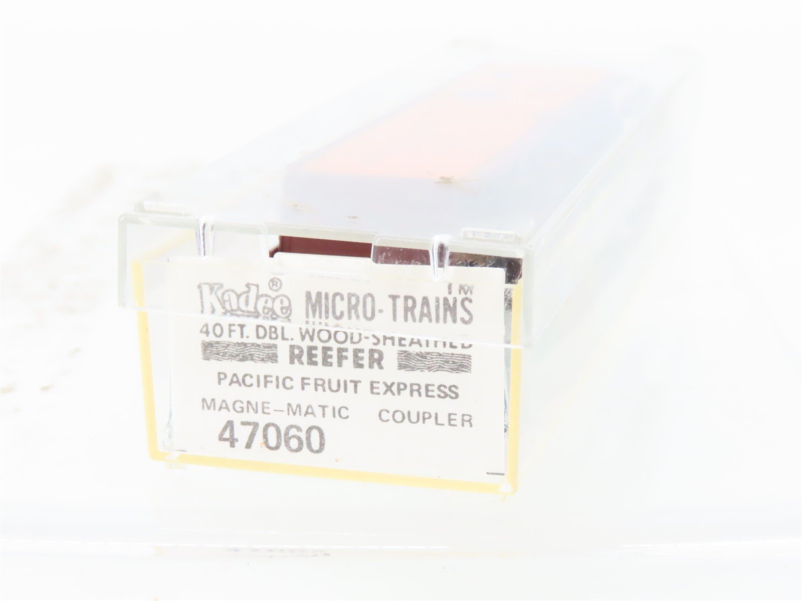 N Micro-Trains/Kadee 47060 PFE Pacific Fruit 40' Reefer #18967 Weathered