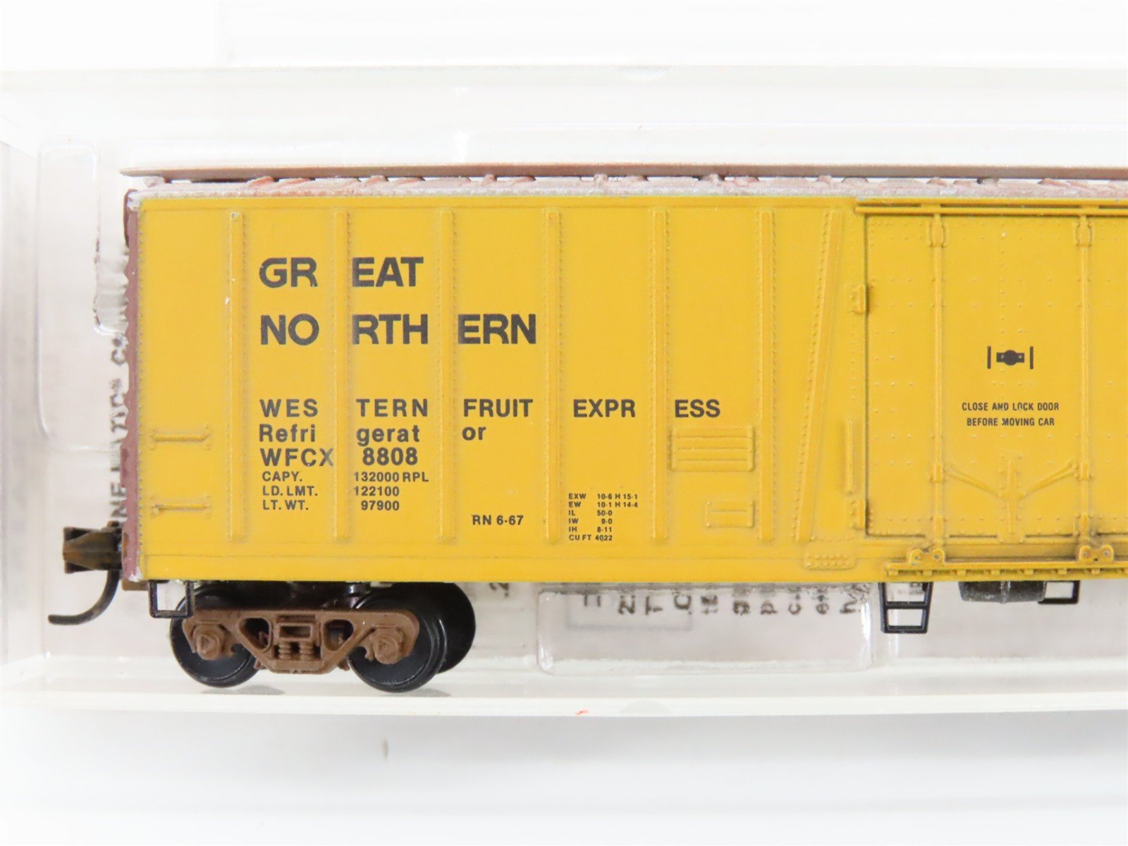 N Micro-Trains/Kadee 70030 WFCX Great Northern 51' Reefer #8808 Weathered