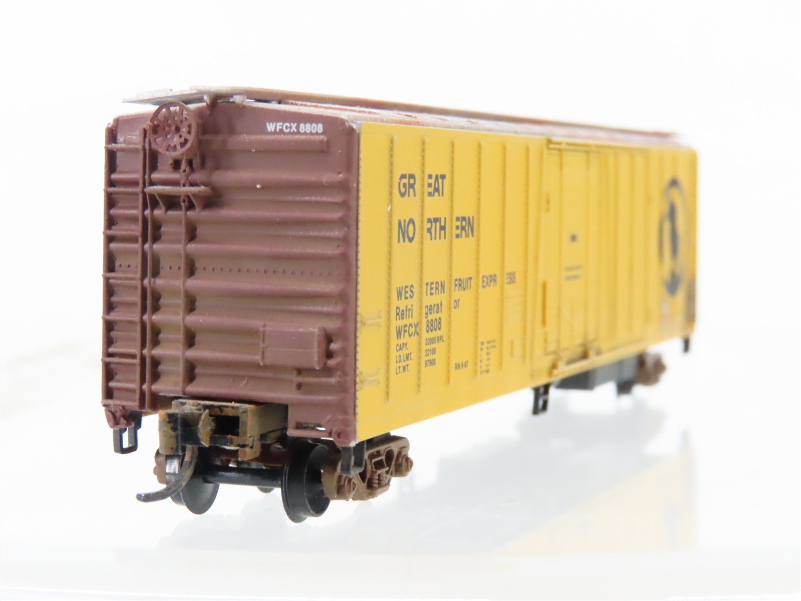 N Micro-Trains/Kadee 70030 WFCX Great Northern 51' Reefer #8808 Weathered