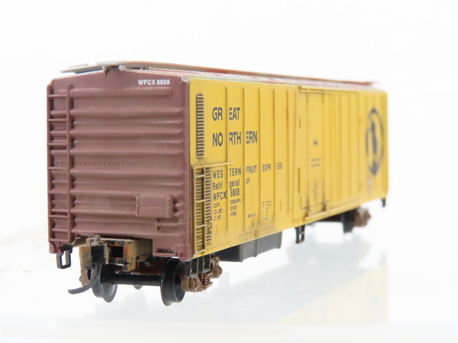 N Micro-Trains/Kadee 70030 WFCX Great Northern 51' Reefer #8808 Weathered
