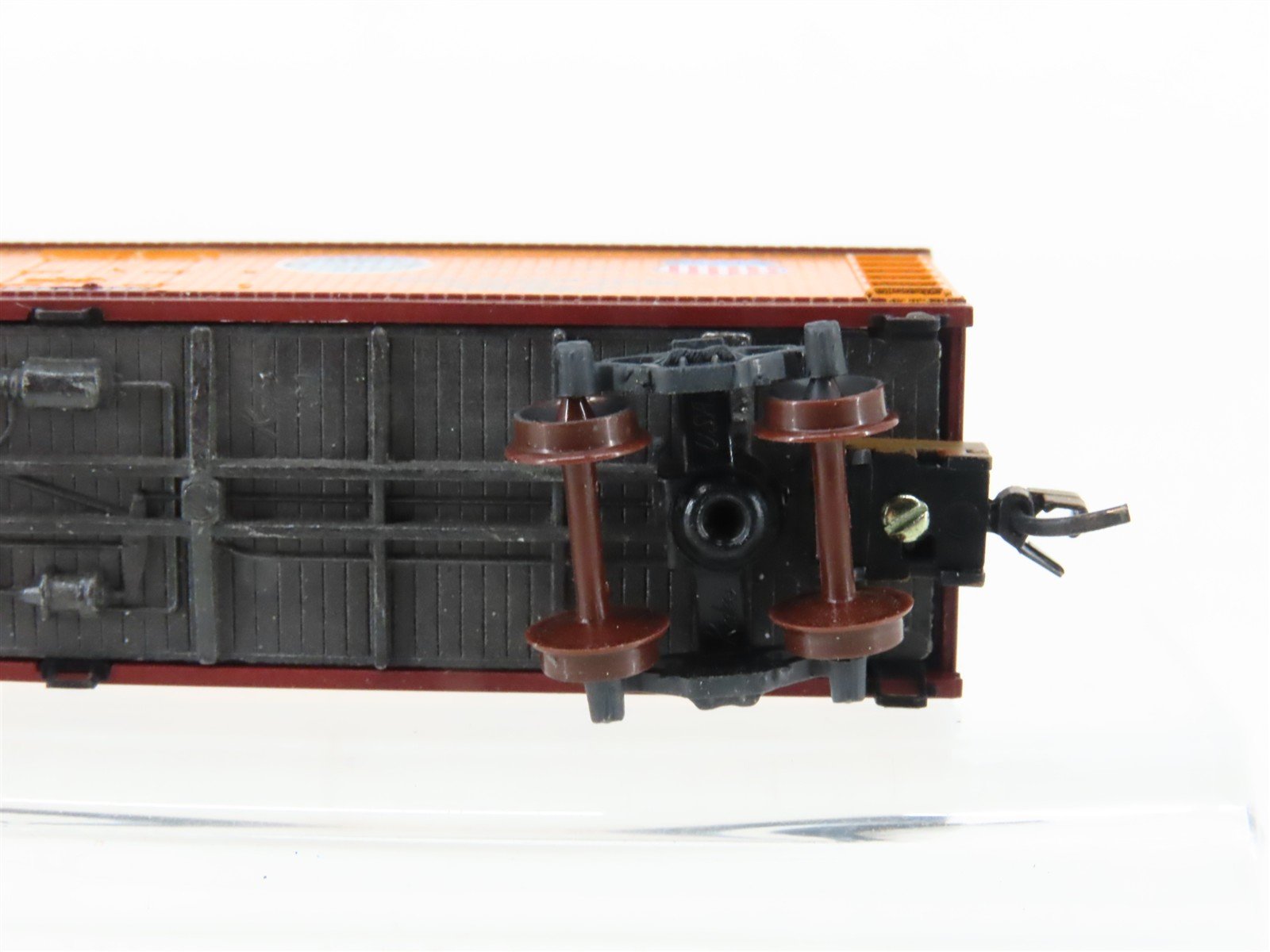 N Scale Micro-Trains/Kadee 47062 PFE Pacific Fruit 40' Reefer #19912 Weathered