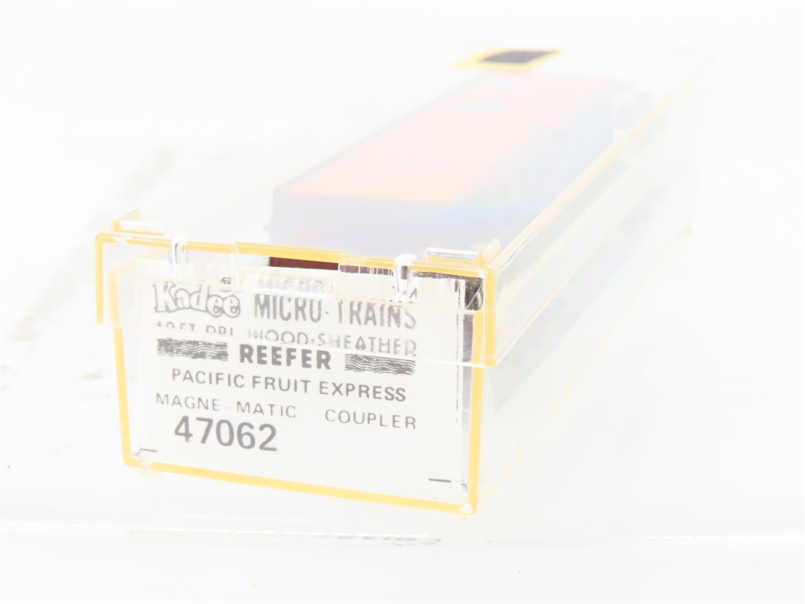 N Scale Micro-Trains/Kadee 47062 PFE Pacific Fruit 40' Reefer #19912 Weathered