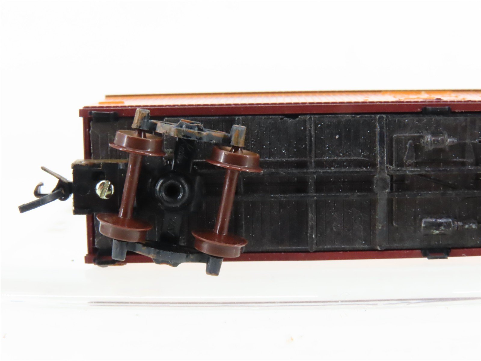 N Scale Micro-Trains/Kadee 47062 PFE Pacific Fruit 40' Reefer #19912 Weathered