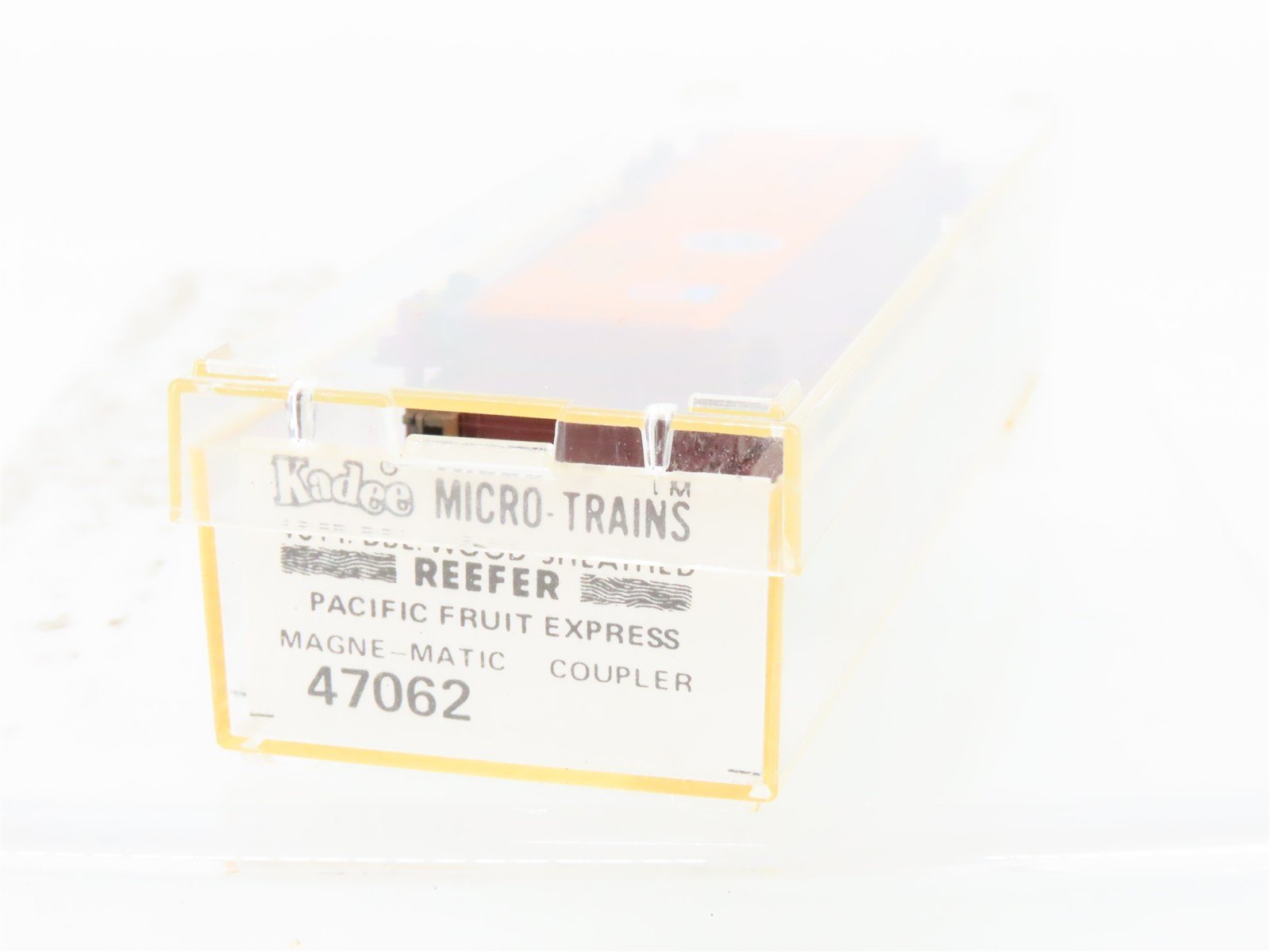 N Scale Micro-Trains/Kadee 47062 PFE Pacific Fruit 40' Reefer #19912 Weathered