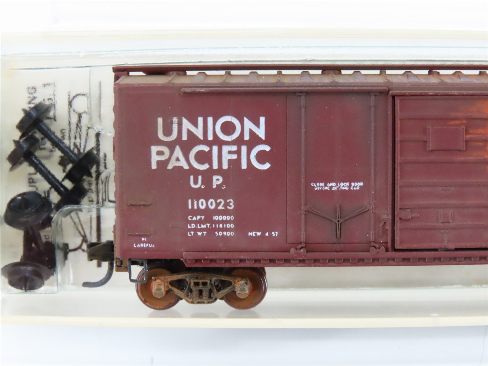 N Scale Micro-Trains 22030 UP Union Pacific 40' Boxcar #110023 Weathered