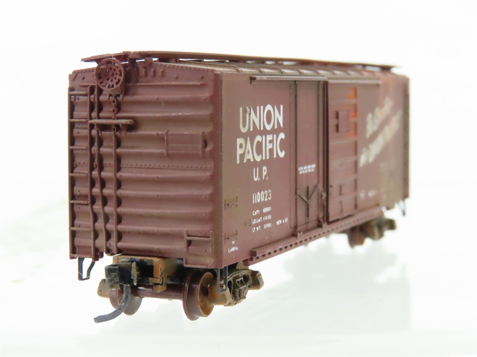 N Scale Micro-Trains 22030 UP Union Pacific 40' Boxcar #110023 Weathered