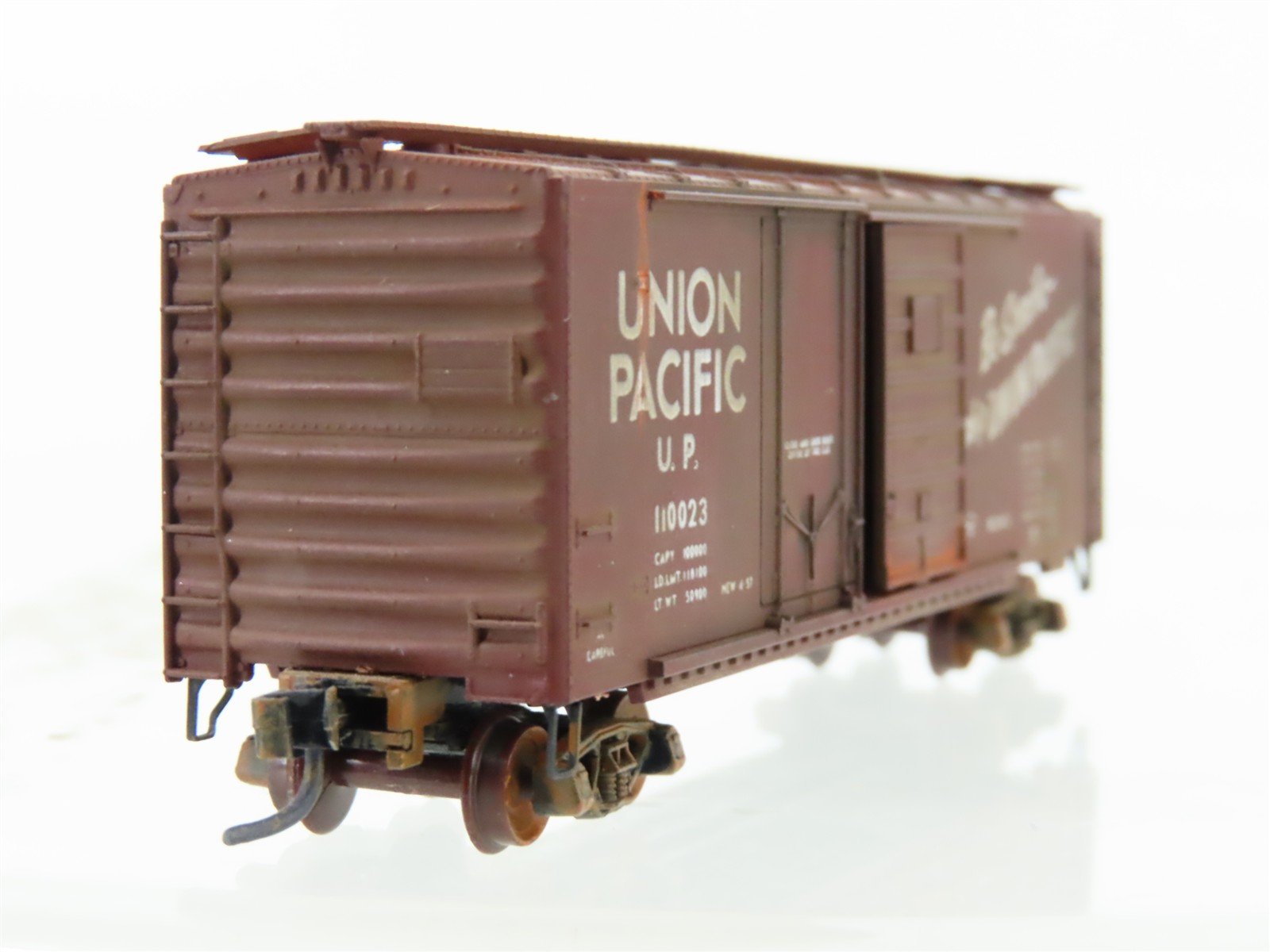N Scale Micro-Trains 22030 UP Union Pacific 40' Boxcar #110023 Weathered