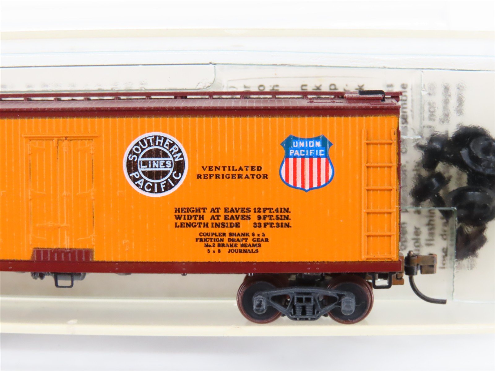 N Scale Micro-Trains/Kadee 47060 PFE Pacific Fruit 40' Reefer #19688 Weathered