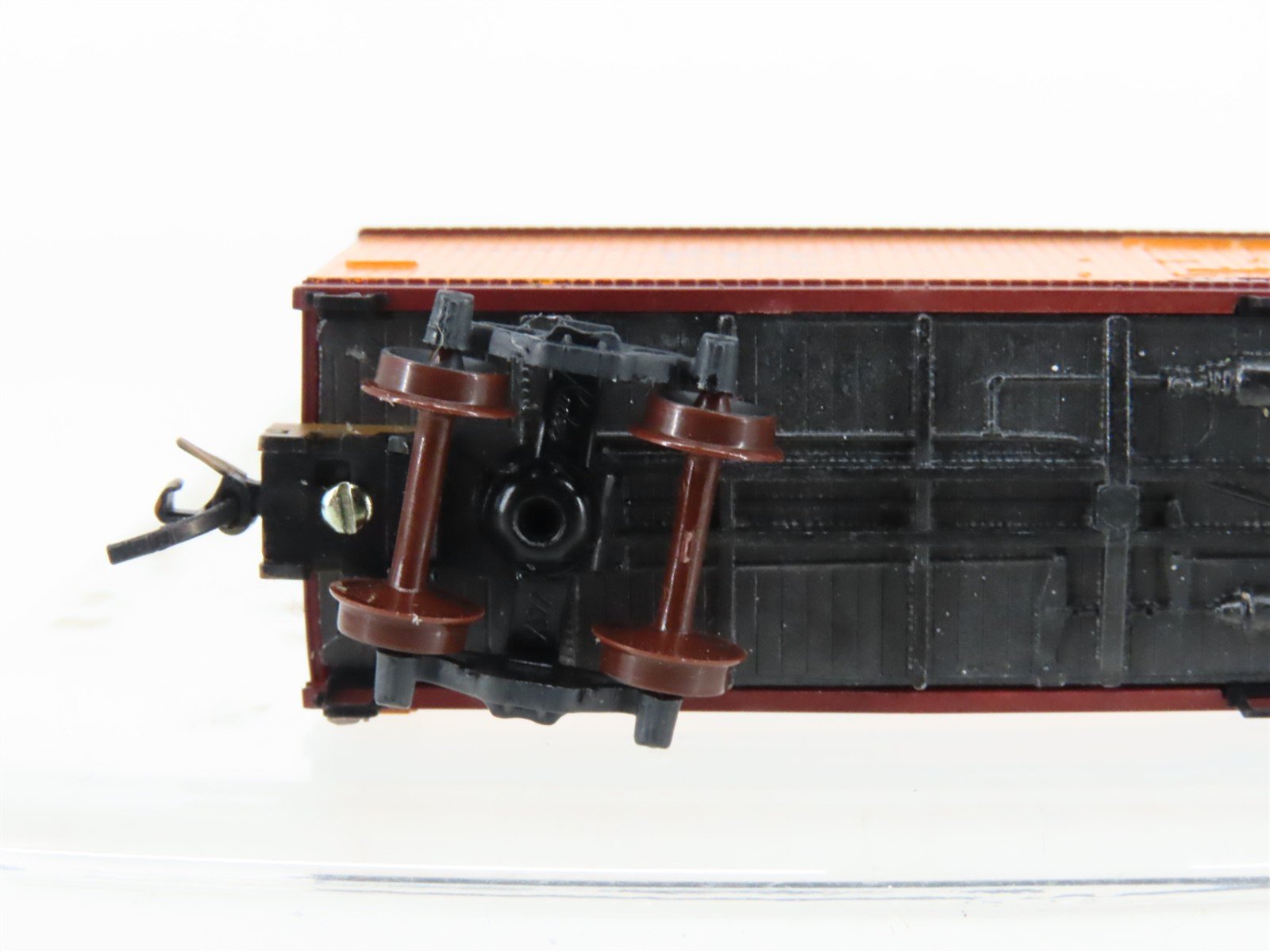 N Scale Micro-Trains/Kadee 47060 PFE Pacific Fruit 40' Reefer #19688 Weathered