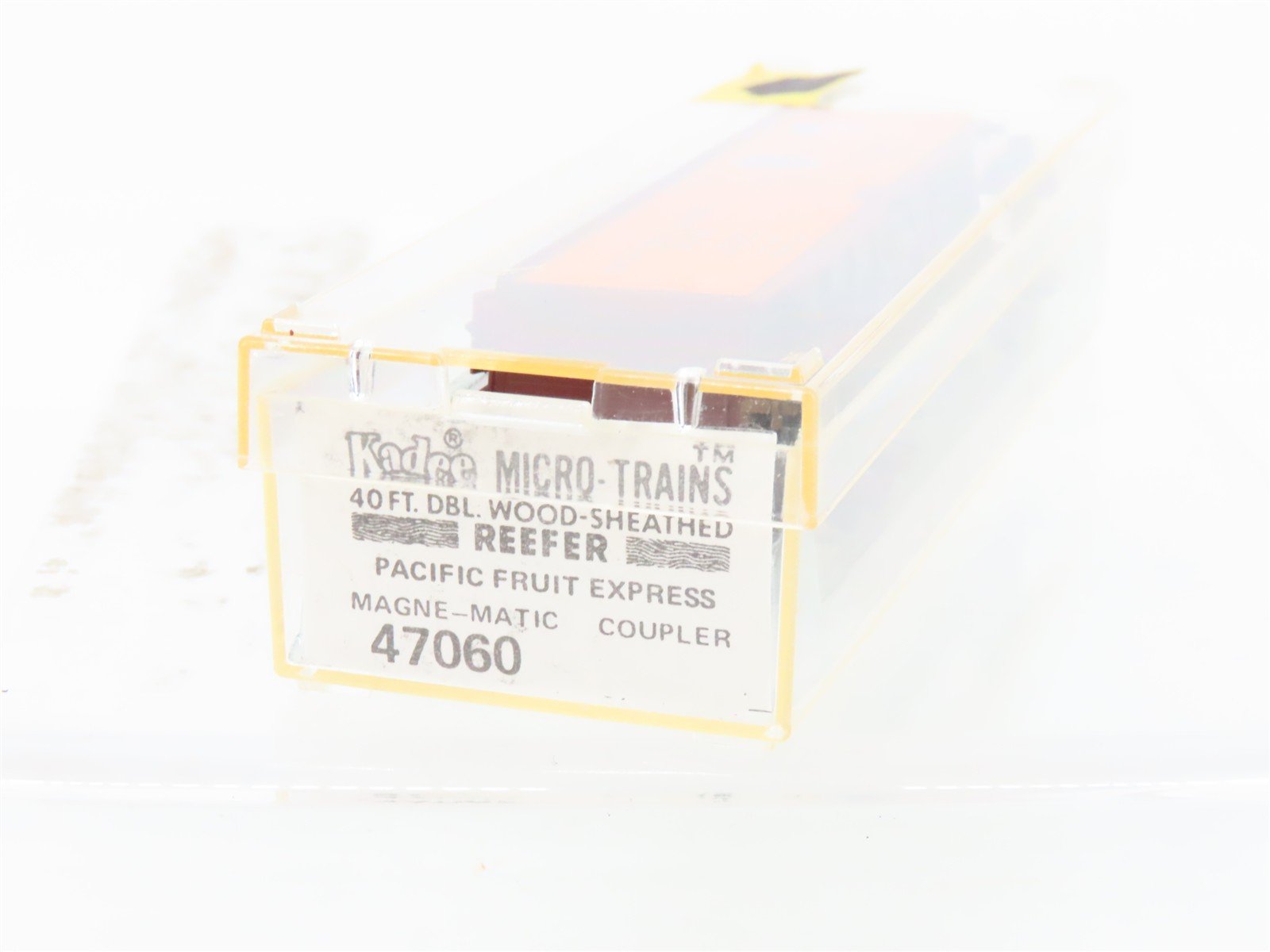 N Scale Micro-Trains/Kadee 47060 PFE Pacific Fruit 40' Reefer #19688 Weathered