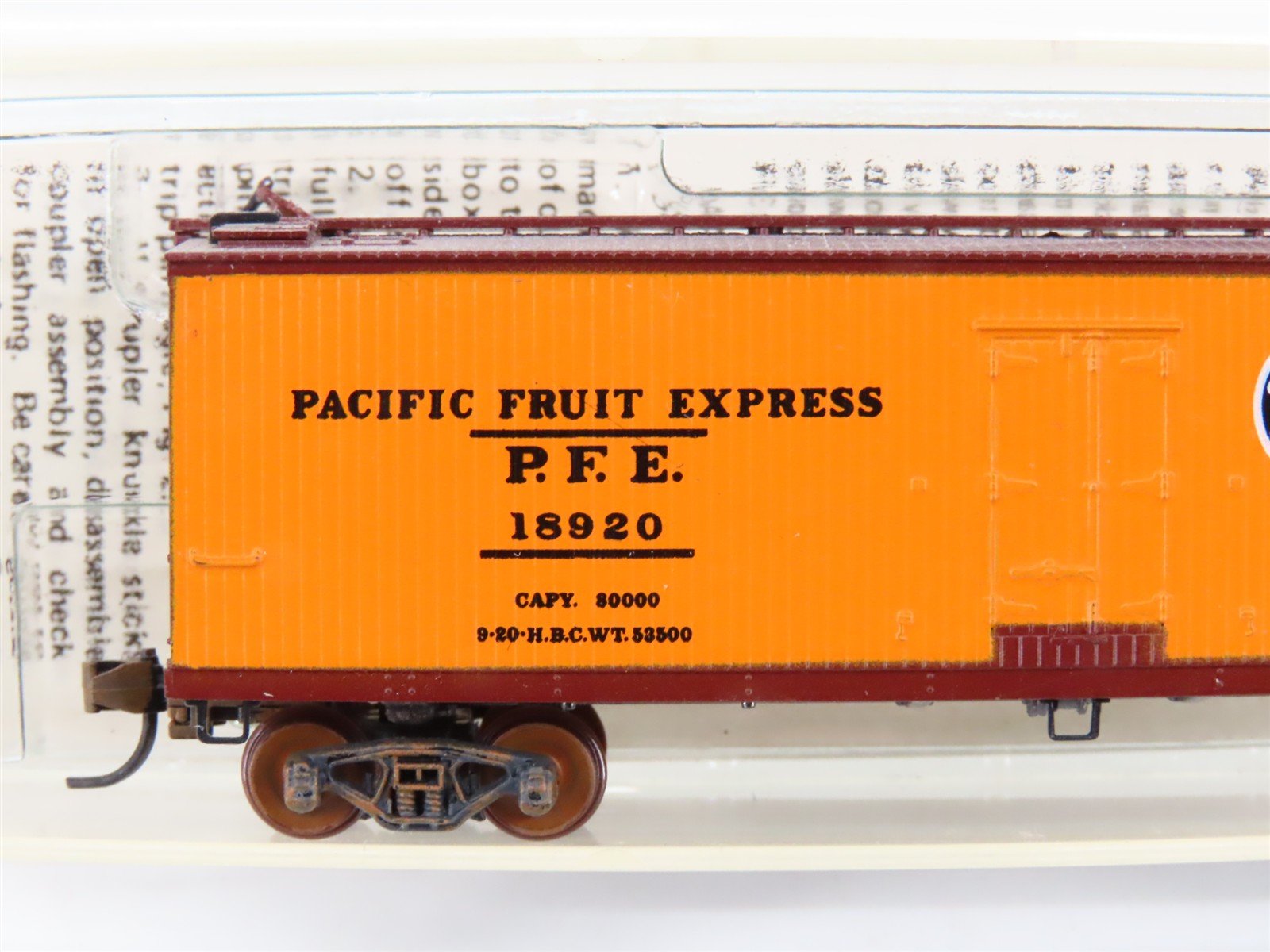 N Micro-Trains/Kadee 47062 PFE Pacific Fruit 40' Reefer #18920 Weathered