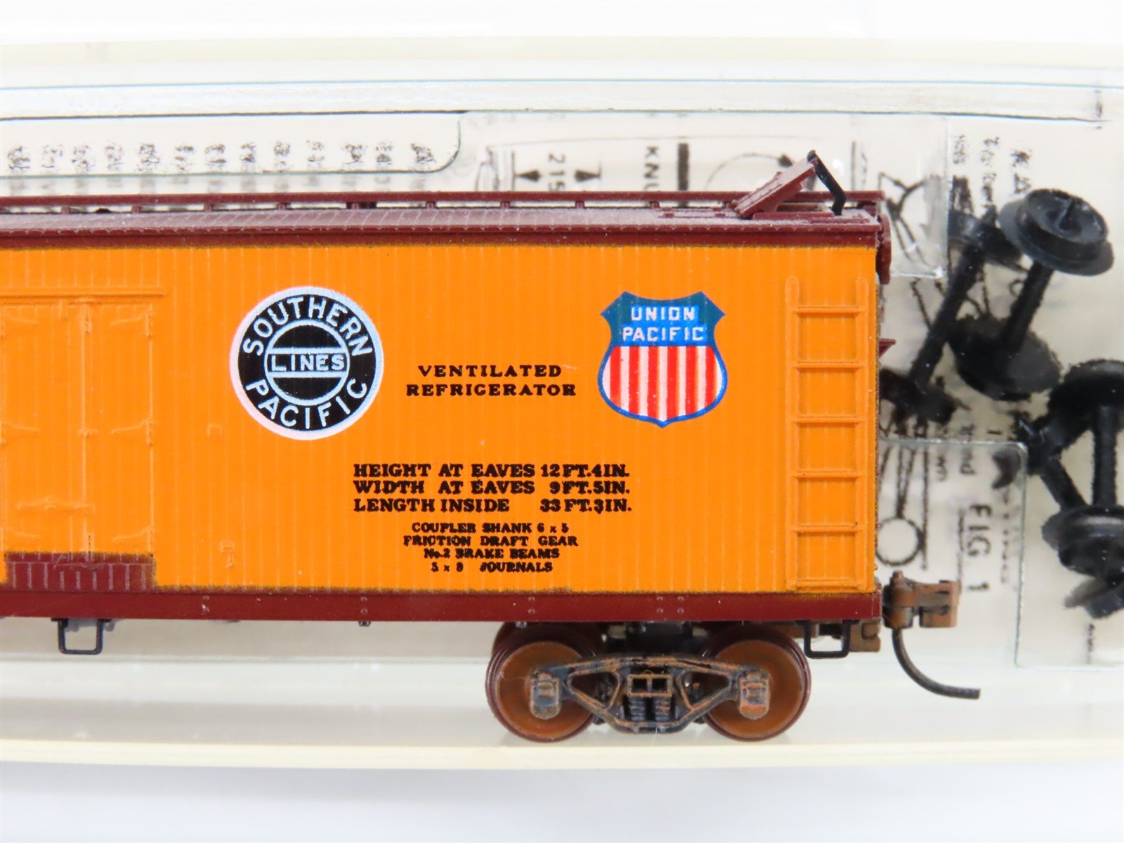 N Micro-Trains/Kadee 47062 PFE Pacific Fruit 40' Reefer #18920 Weathered