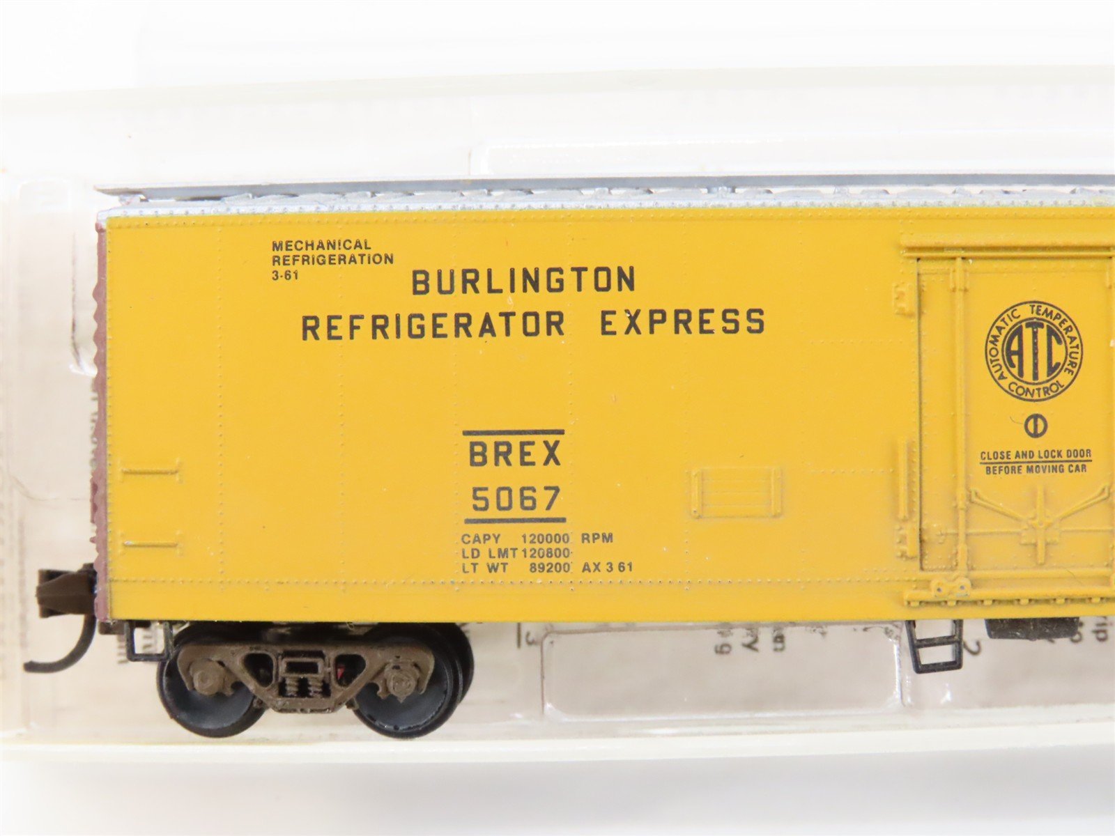 N Scale Micro-Trains/Kadee 69010 BREX Burlington 51' Reefer #5067 Weathered