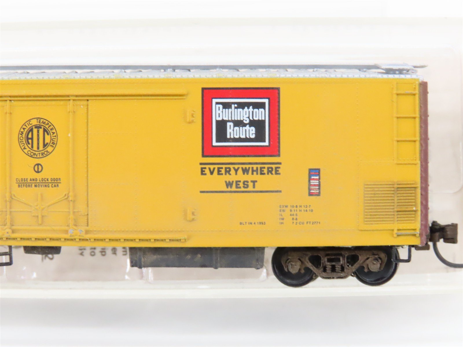 N Scale Micro-Trains/Kadee 69010 BREX Burlington 51' Reefer #5067 Weathered