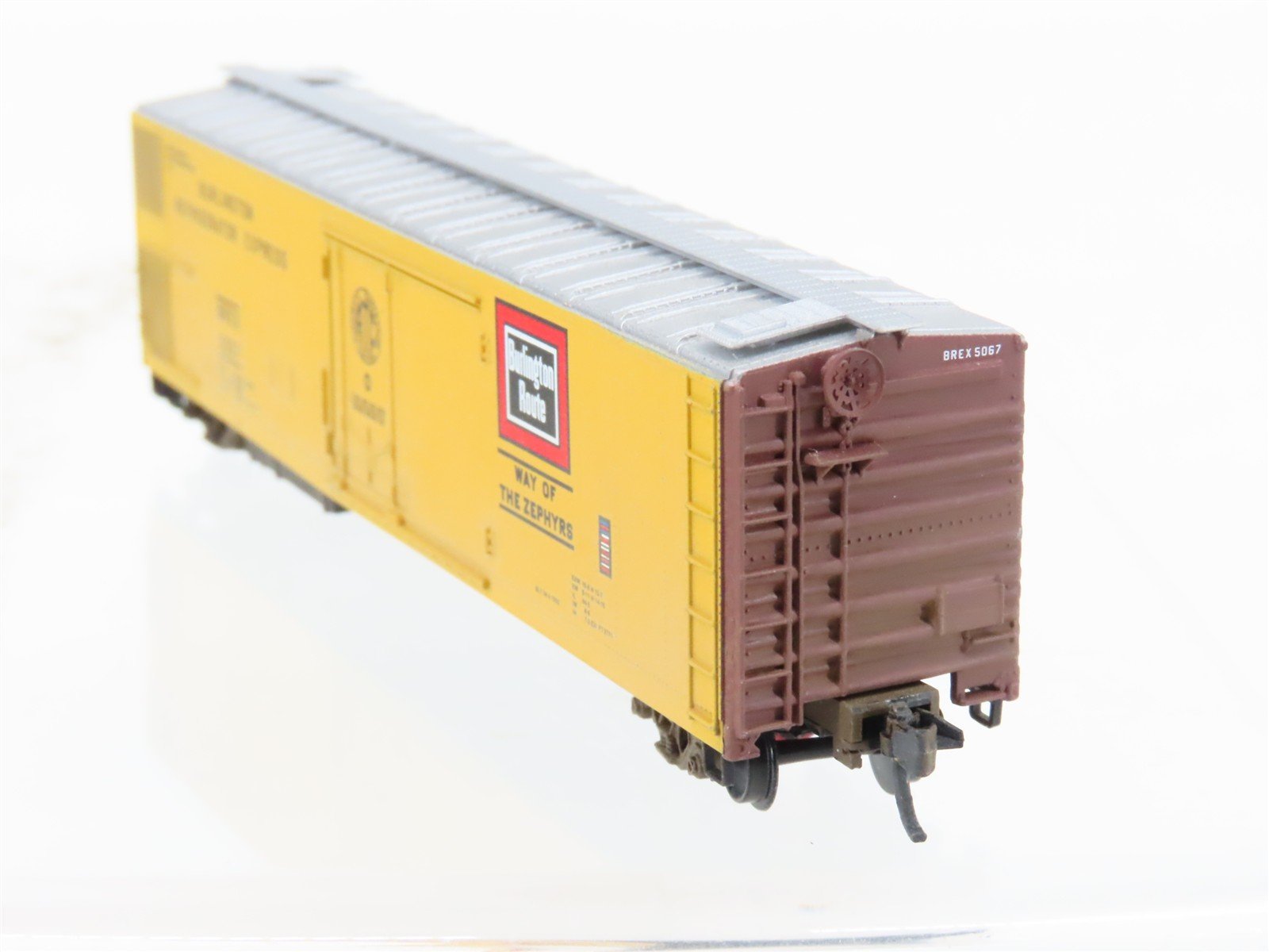 N Scale Micro-Trains/Kadee 69010 BREX Burlington 51' Reefer #5067 Weathered