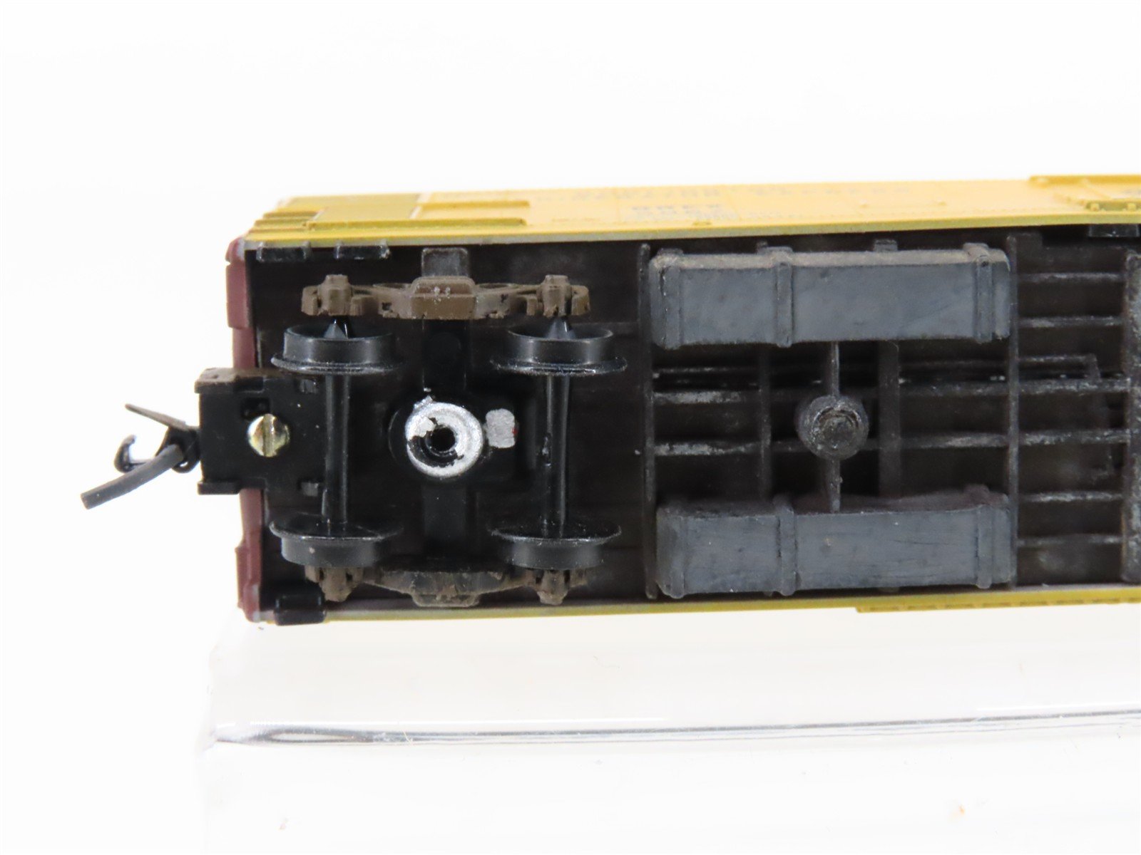 N Scale Micro-Trains/Kadee 69010 BREX Burlington 51' Reefer #5067 Weathered